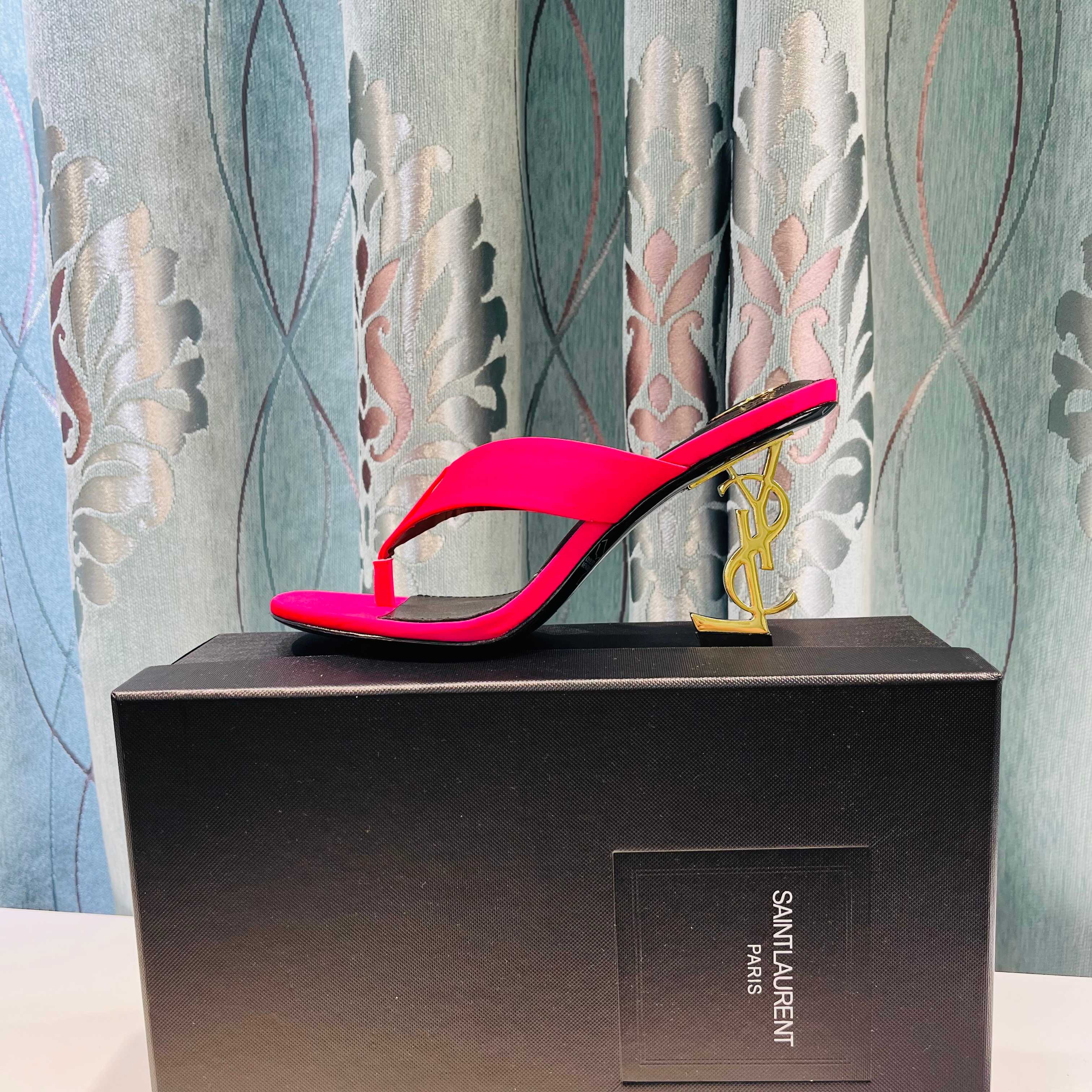 NO:867140,[Saint Laurent] YSL letter metal heel flip-flops/high-heeled sandals. Silk satin upper, sheepskin lining, leather outsole, heel height 10.5cm, Size35-39 (40.41.42 custom-made, non-returnable), high heels, saint laurent, saint laurent, saint laurent, sandals, high heels, slippers, sheepskin, real  silk,leather soles19860909【Saint Laurent 圣罗兰】YSL字母金属跟 夹趾人字拖鞋/高跟凉鞋. 鞋面真丝缎面 内里垫脚羊皮 大底真皮大底 跟高10.5cm Size35-39（40.41.42定做不退换）,高跟鞋,saint laurent,saint laurent,saint laurent,sandals,high heels,slippers,sheepskin,real silk,Leather soles,Women's Shoes