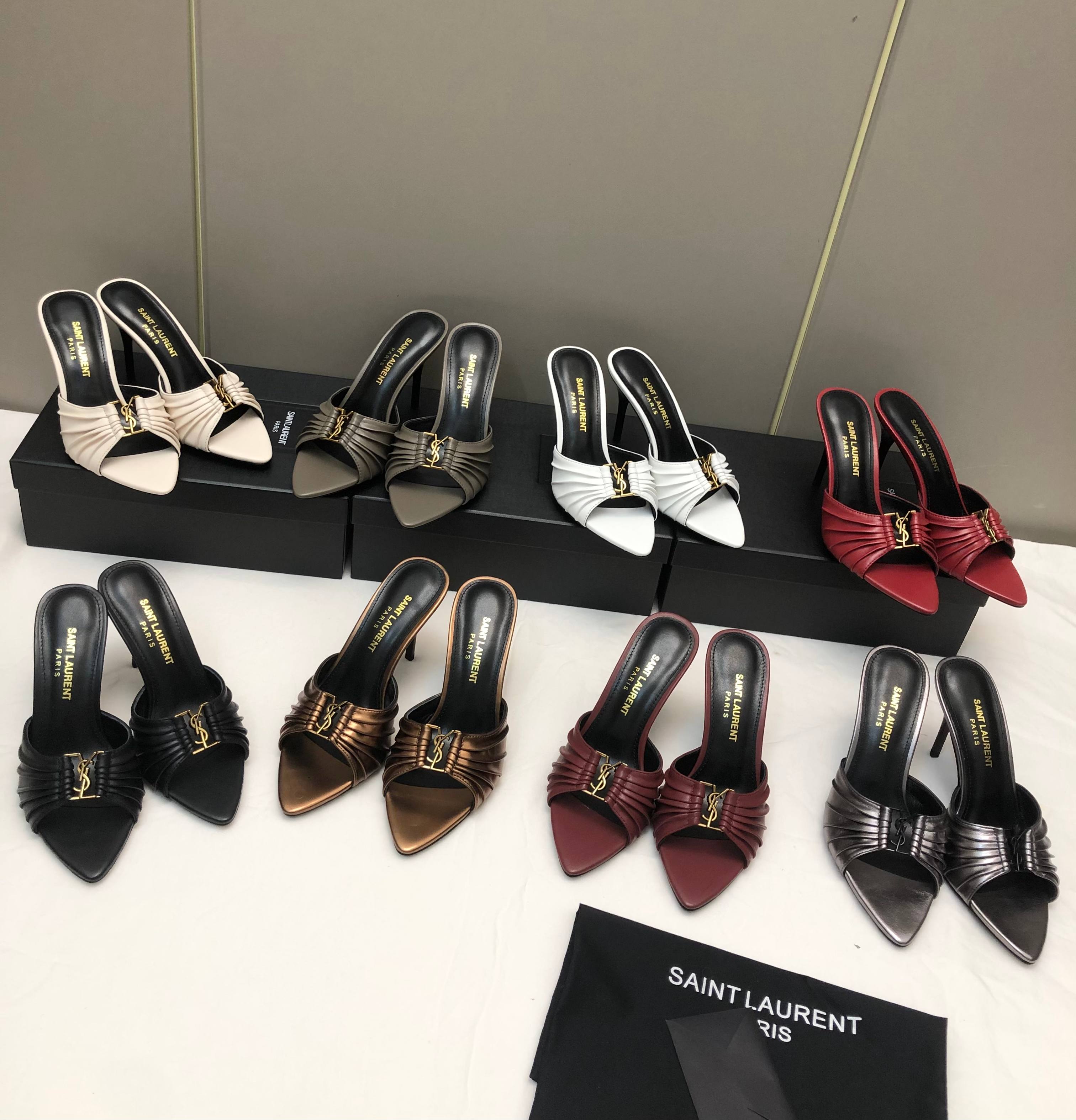 NO:867100,YSL 'SAINT LAURENT*' new summer product, metal toe elegant high-heeled sandals —————————— 2025 new spring and summer series high-heeled sandals with square buckles at the back!  Pointed-toe high-heeled slippers, how can we miss a pair of fairy shoes in the light summer? Paired with various small skirts, it doesn't matter the shape of the feet at all. The transparent sparkling diamonds show a phantom under the light. It is really too beautiful. The whiteness of the upper feet makes people look up!  The delicate crystal chain embellishes the delicate lines of the ankle, releasing infinite elegance. Explore more high-heeled shoes!  Fabric patent leather Lining: imported sheepskin Outsole: genuine leather outsole Size 35-42 (customized for 40, 41, 42) Heel height 9cm, high heels, saint laurent, saint laurent, sandals, high heels, slippers, skirts, sheepskin, Leather soles19860909YSL「SAINT LAURENT*」  夏季新品 金属头优雅大气高跟凉鞋 —————————— 2025全新春夏系列后带方扣高跟凉鞋 ！ 尖头高跟拖鞋淡淡的夏日里怎么少得了一双仙女鞋 各种小裙子搭配起来 完全不挑脚型哦 通透的闪钻在光线的照耀下呈现幻彩 真的美的过分 上脚显白的让人上头！细巧水晶链饰点亮脚踝纤雅线条 释放无限优雅魅力 探索更多臻选高跟鞋！ 面料漆皮 内里: 进口绵羊皮 大底: 真皮大底 码数35-42（40、41、42定制） 跟高9cm,高跟鞋,saint laurent,saint laurent,sandals,high heels,slippers,skirts,sheepskin,Leather soles,Women's Shoes