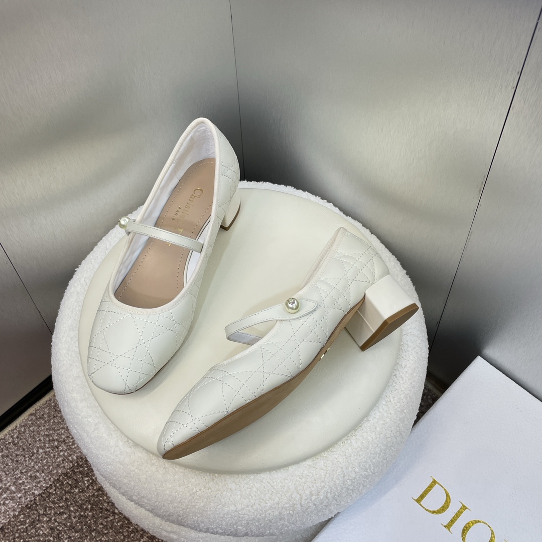 迪奥Dior2024早春高定系列新款标志性电绣藤格纹低跟芭蕾舞女鞋CD字母logo珍珠扣粗跟蝴蝶结女单鞋