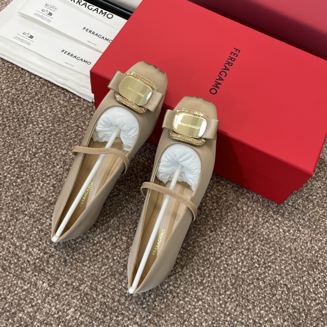 Ferragamo菲拉格慕2024春夏新款蝴蝶结浅口女鞋SF标志性蝴蝶结五金钻扣平底单鞋糖果色方头百搭芭