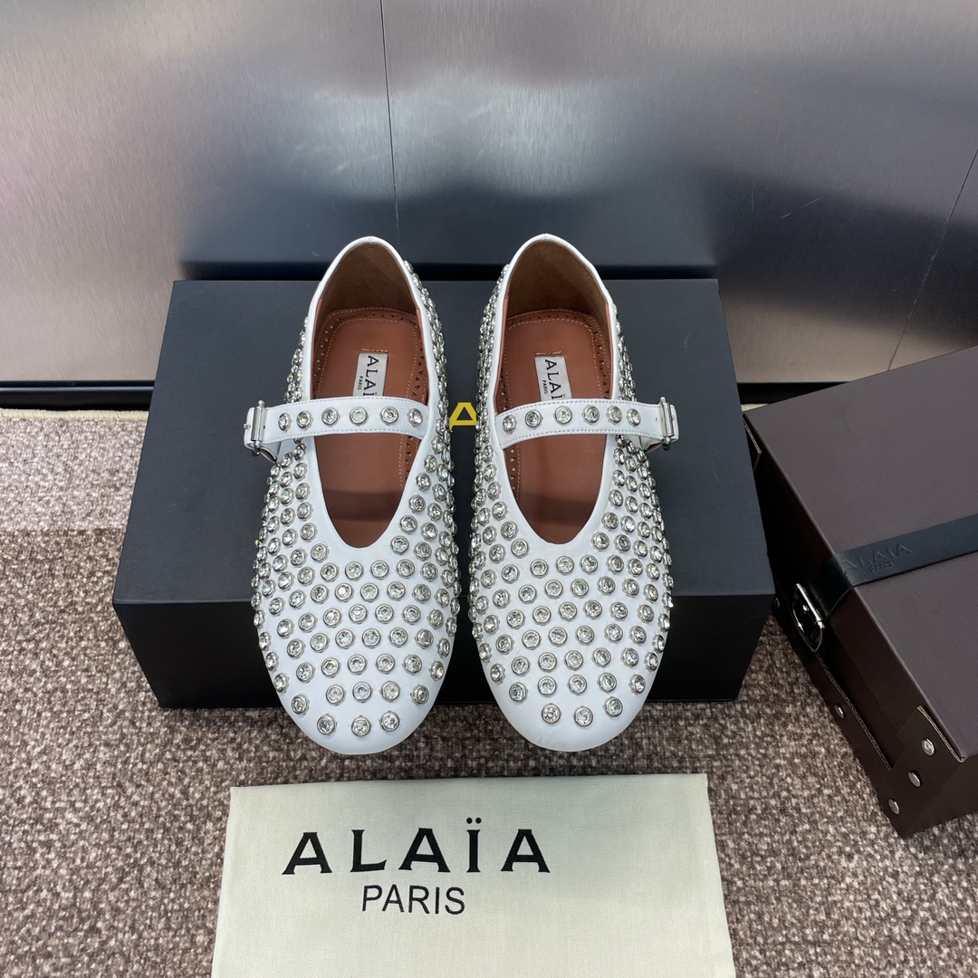 NO:420832,Slippers-ordinary box/original packaging Ballet shoes-original box/original packaging Alaia spring and summer new rivet rhinestone Mary Jane ballerina single shoes ALAIA star same round toe color-blocking punk style muller lazy sandals Material upper imported calfskin + water dyed sheepskin lining + original mold open sole Size34-42 (34, 40, 41, 42, custom-made non-return), ballet shoes, alaia, mary jane, slippers, cowhide, sheepskin19860909拖鞋-普通盒/原版包装 芭蕾鞋-普通盒/ 原版包装 阿莱亚春夏新款铆钉水钻玛丽珍芭蕾舞女单鞋ALAIA明星同款圆头拼色朋克风穆勒懒人凉拖鞋 材质鞋面进口小牛皮+水染羊皮内里+ 原版开模大底 Size34-42（34、40、41、42、定制不退换）,芭蕾舞鞋,alaia,mary jane,slippers,cowhide,sheepskin,Women's Shoes
