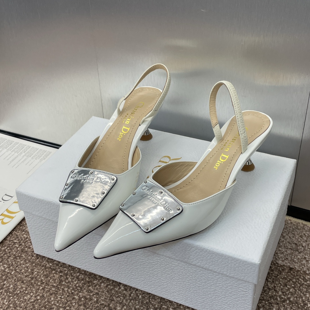 Dior 2023 вясна-лета высокая мода La Parisienne абцас незвычайнай формы востраносыя туфлі CD металічная скураная спражка каляровыя мюлі