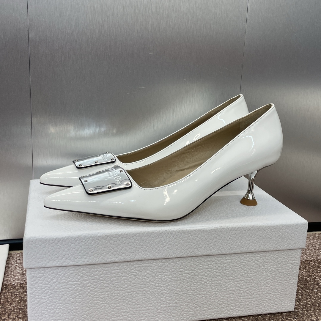 Dior 2023 вясна-лета высокая мода La Parisienne асіметрычны абцас востраносыя туфлі CD металічная скураная спражка каляровыя мюлі