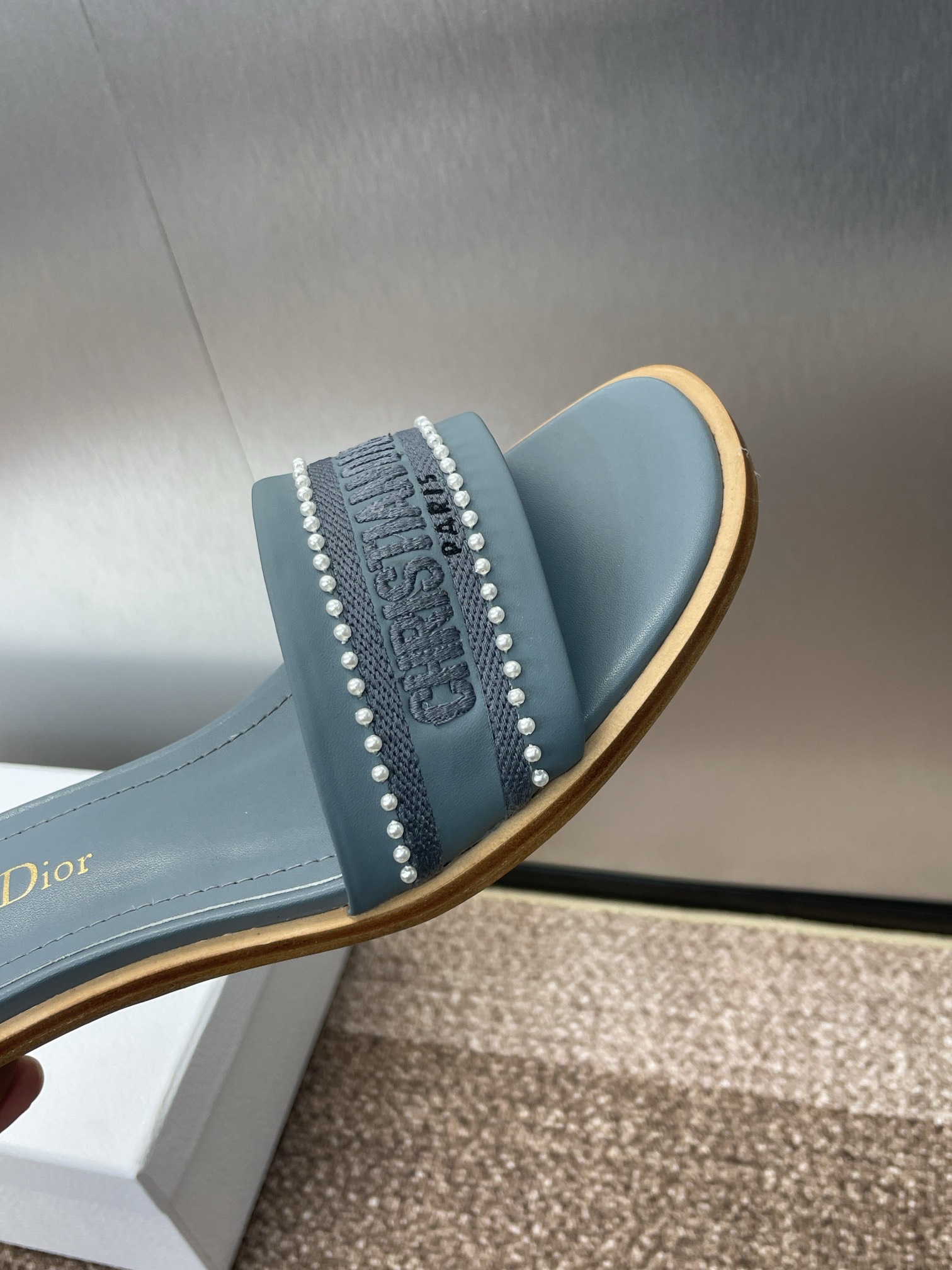 
迪奥 Dior 2025 春夏新款 DWAY 平底一字拖拼色珍珠女鞋  CD字母logo立体刺绣圆柱跟