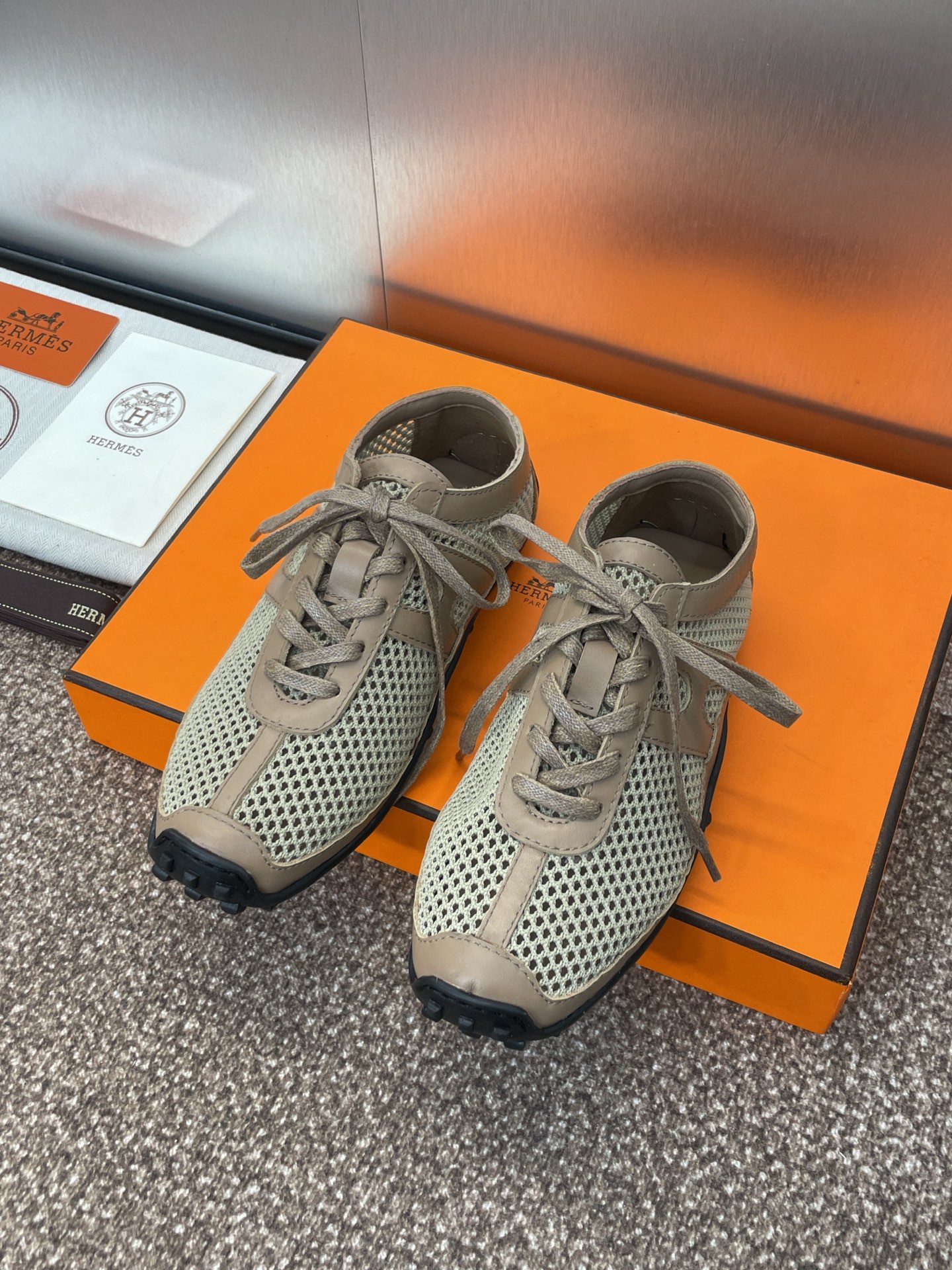 NO:226771,Hermes Hermes spring and summer new Kichu lace-up color-blocking flat ballerina single shoes H-home square-toe fashion jelly color versatile casual bean shoes material imported calfskin splicing environmentally friendly breathable mesh   water dyed sheepskin inner lining   original molded Medor sole Size: 35-41 (40.41 custom-made without return or exchange), casual shoes/sports shoes, hermes, hermes, sneakers, cowhide, sheepskin19860909爱马仕 Hermes 春夏新款 Kichu 系带拼色平底芭蕾舞女单鞋 H家方头时尚果冻色百搭休闲豆豆鞋 材质进口小牛皮拼接环保透气网面 水染羊皮内里 原版开模Medor大底 Size: 35-41（40.41定制不退换）,休闲鞋/运动鞋,hermes,hermes,sneakers,cowhide,sheepskin,Women's Shoes