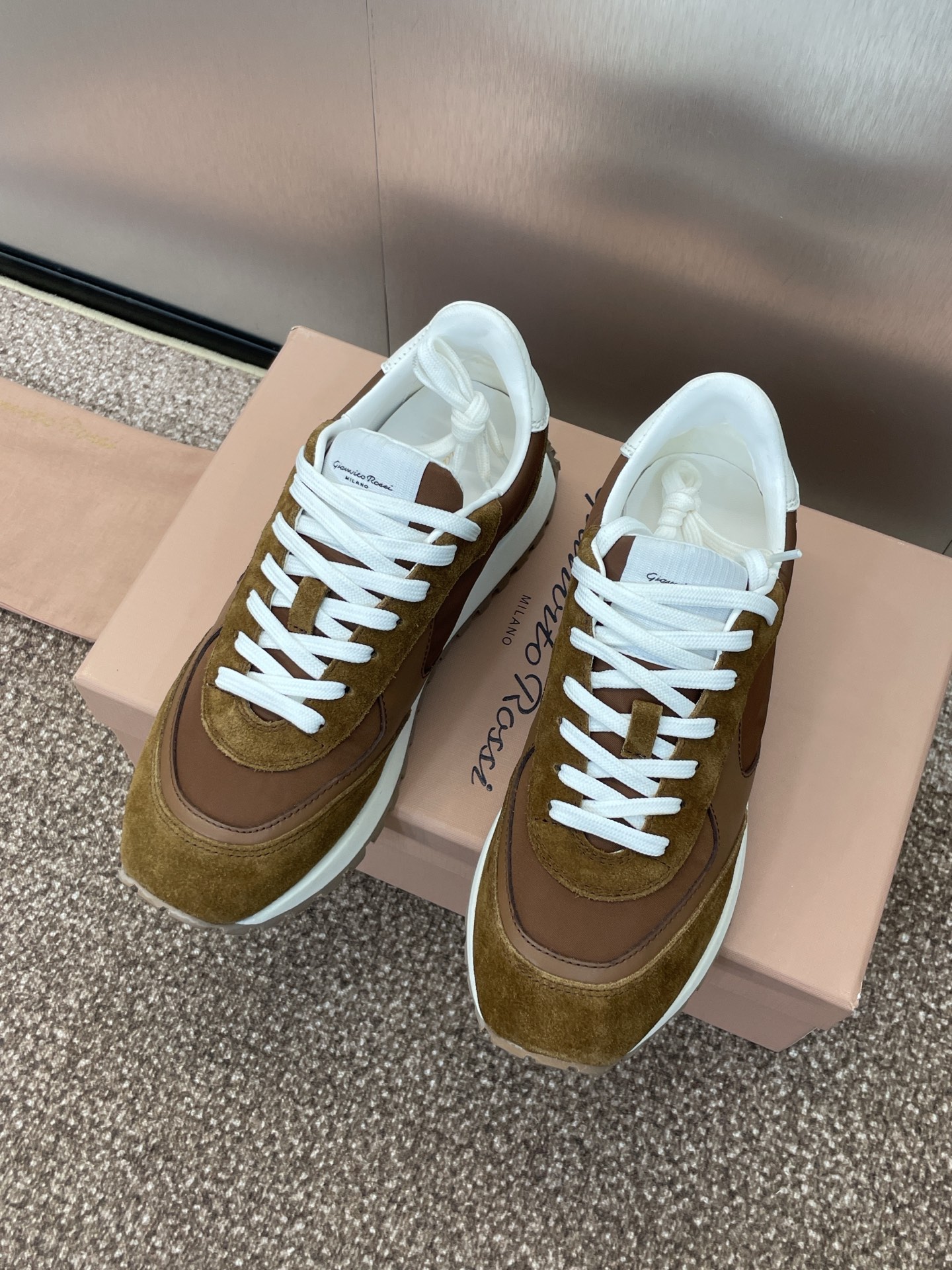 NO:226730,Gianvito Rossi New Lace-up Color-Block Forrest Gump Women's Shoes GR Thick Sole Retro Daddy Sports Running Shoes Material Upper Imported Calfskin/Imported Mercerized Beef Reverse Velvet Leather/Imported Environmentally friendly Breathable Mesh Cloth   Water-Dye Sheepskin Inner   Exclusive Private Model Original Sole Size: 35-40 (40 Customized No Return and Exchange), Casual Shoes/Sports Shoes, Sneakers, Cowhide, Sheepskin19860909Gianvito Rossi 塞乔.罗茜春夏新款系带拼色阿甘女鞋 GR厚底复古老爹运动跑鞋 材质鞋面进口小牛皮/进口丝光牛反绒皮/进口环保透气网眼布 水染羊皮内里 独家私模原版大底 Size:35-40（40定做不退换）,休闲鞋/运动鞋,sneakers,cowhide,sheepskin,Women's Shoes