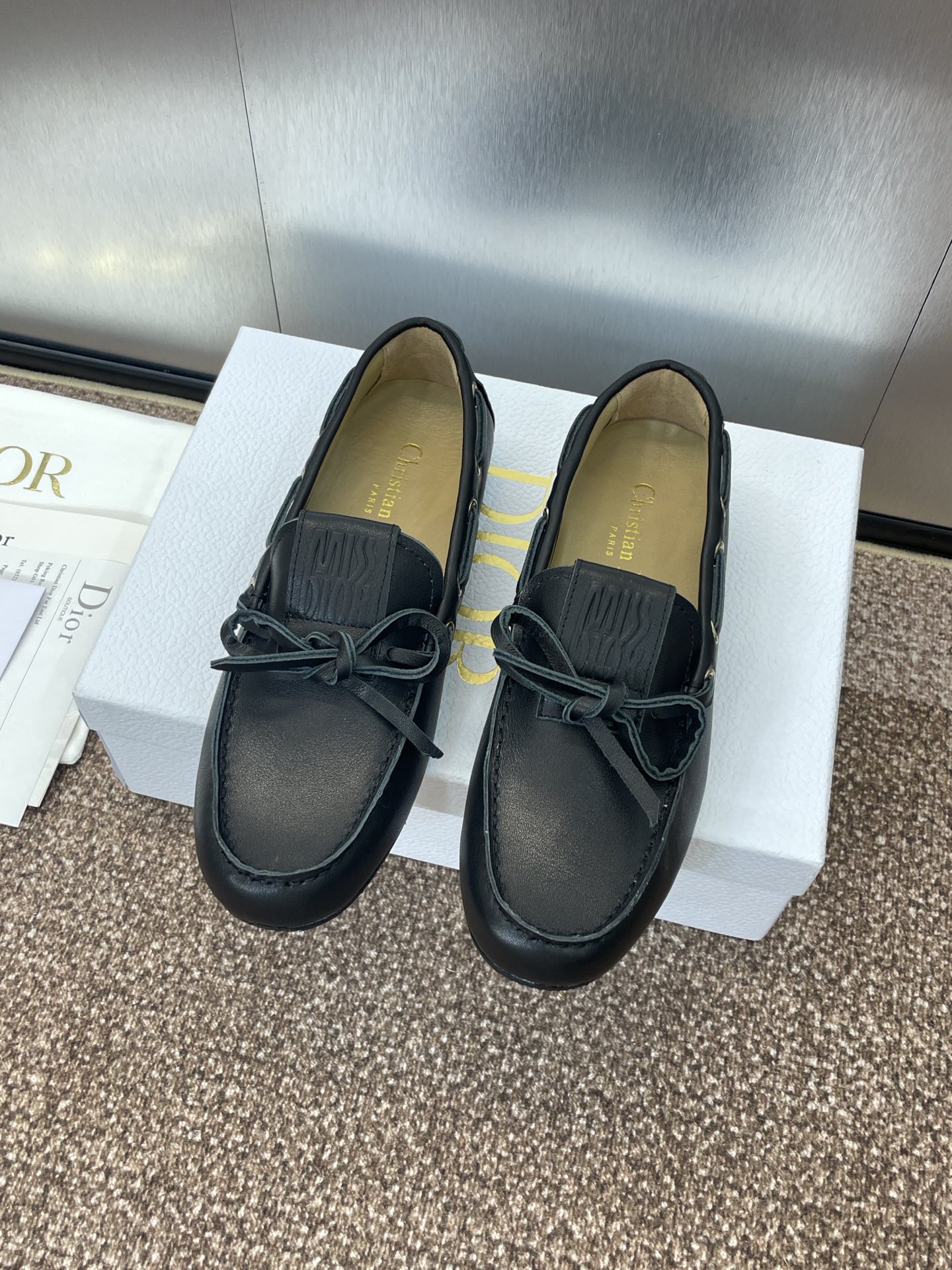 NO:226733,Dior 2025 Spring and Summer New Limited Series Miss D-Street Letter Logo Candy Color Tassel Dog Women's Shoes Celebrity's Same Model Round Toe Flat Sole Comfortable Loafers Material: Upper Imported Calf/Imported Beef Skin   Water-Dyeed Sheepskin Inner   Original Open-Model Sol Size: 35-42 (40.41.42 Customized, No Return or Exchange), Loafers, Dior, Dior, Loafers, Sheepskin19860909迪奥 Dior 2025 春夏新款限定系列 Miss D-Street 字母logo糖果色流苏豆豆女鞋 明星同款一脚蹬圆头平底舒适乐福单鞋 材质:鞋面进口小牛/进口牛猄皮 水染羊皮内里 原版开模大底 Size: 35-42（40.41.42定做不退不换）,乐福鞋,dior,dior,loafers,sheepskin,Women's Shoes