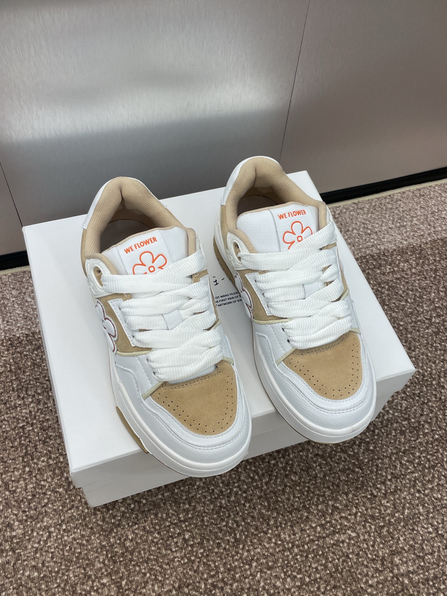 NO:226703,WEFLOWER 2025 Spring and Summer Haute Couture Series Show New Lace-up Casual Sports Couple White Shoes Celebrity Same Letter Logo Thick Sole Round Toe Color Block Skateboard Women's Shoes Material: Upper Imported Microfiber Upper   Environmentally friendly and breathable mesh inner   Original open molded sole Size: Women's Size 35-41 (41 Customized No Return and Exchange) Men's Size 39-45 (45 Customized No Return and Exchange), Casual Shoes/Sports Shoes, Sneakers19860909WEFLOWER 2025春夏高定系列走秀新款系带休闲运动情侣款小白鞋 明星同款字母logo厚底圆头拼色滑板女鞋 材质:鞋面进口超纤鞋面  环保透气网眼内里 原版开模大底 Size:女码35-41（41定制不退换） 男码39-45（45定制不退换）,休闲鞋/运动鞋,sneakers,Women's Shoes