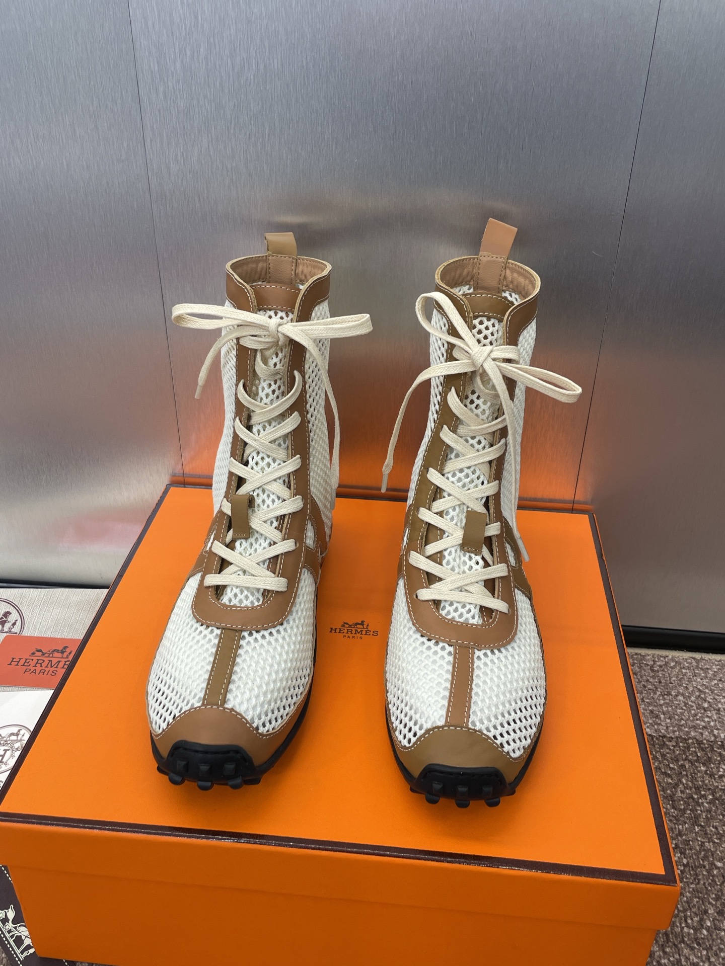 NO:226673,Hermes Hermes 2025 spring and summer new Kichu lace-up color-blocking flat-soled women's mesh boots H letter logo square toe fashionable jelly color versatile boxing shoes material imported calfskin splicing environmentally friendly breathable mesh   water dyed sheepskin inner lining   original molded Medor sole Size: 35-41 (40.41 custom-made without return or exchange), boots, hermes, hermes, boots, cowhide, sheepskin19860909爱马仕 Hermes 2025春夏新款 Kichu 系带拼色平底女网靴 H家字母logo方头时尚果冻色百搭拳击鞋 材质进口小牛皮拼接环保透气网面 水染羊皮内里 原版开模Medor大底 Size: 35-41（40.41定制不退换）,靴子,hermes,hermes,boots,cowhide,sheepskin,Women's Shoes