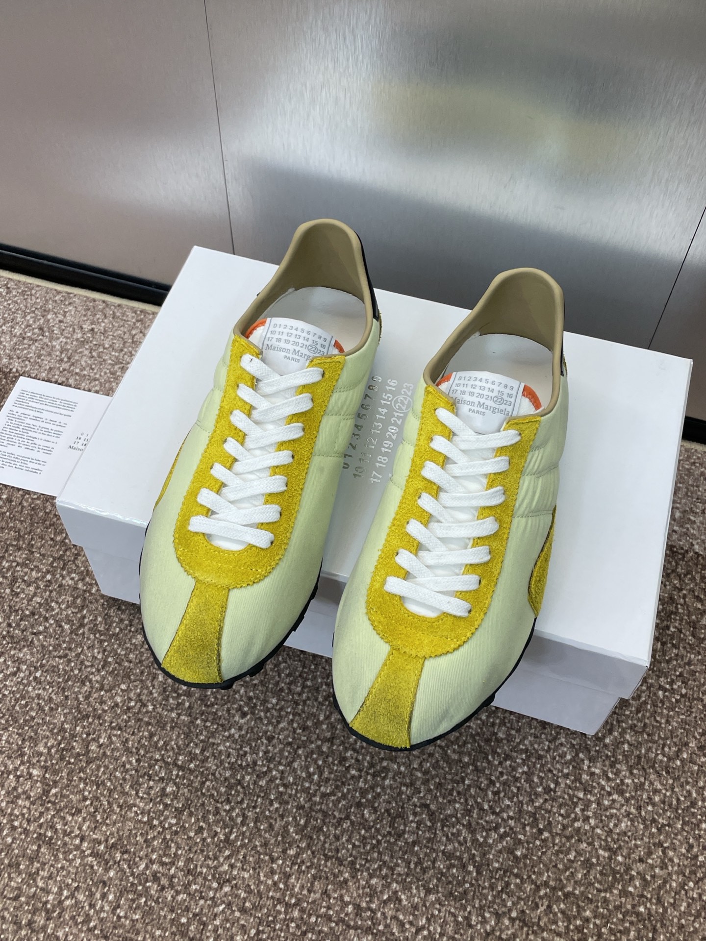 NO:226668,Maison Margiela couples lace-up German-sung casual shoes MM6 Maison Margiela flat-soled round-toe color-blocked retro Forrest Gump shoes Material imported matte cowhide splicing environmentally friendly breathable technology fabric   water dyed sheepskin inner lining   original mold open sole Size: women's size 35-40/men's size 40-45 (45 custom-made without return or exchange), casual shoes/sports shoes, masion margiela,masion margiela,sneakers,cowhide,sheepskin19860909MaisonMargiela 情侣款系带德训休闲鞋 MM6 马吉拉平底圆头拼色复古阿甘鞋 材质进口磨砂牛皮拼接环保透气科技面料  水染羊皮内里 原版开模大底 码数:女码35-40/男码40-45（45定制不退换）,休闲鞋/运动鞋,masion margiela,masion margiela,sneakers,cowhide,sheepskin,Women's Shoes