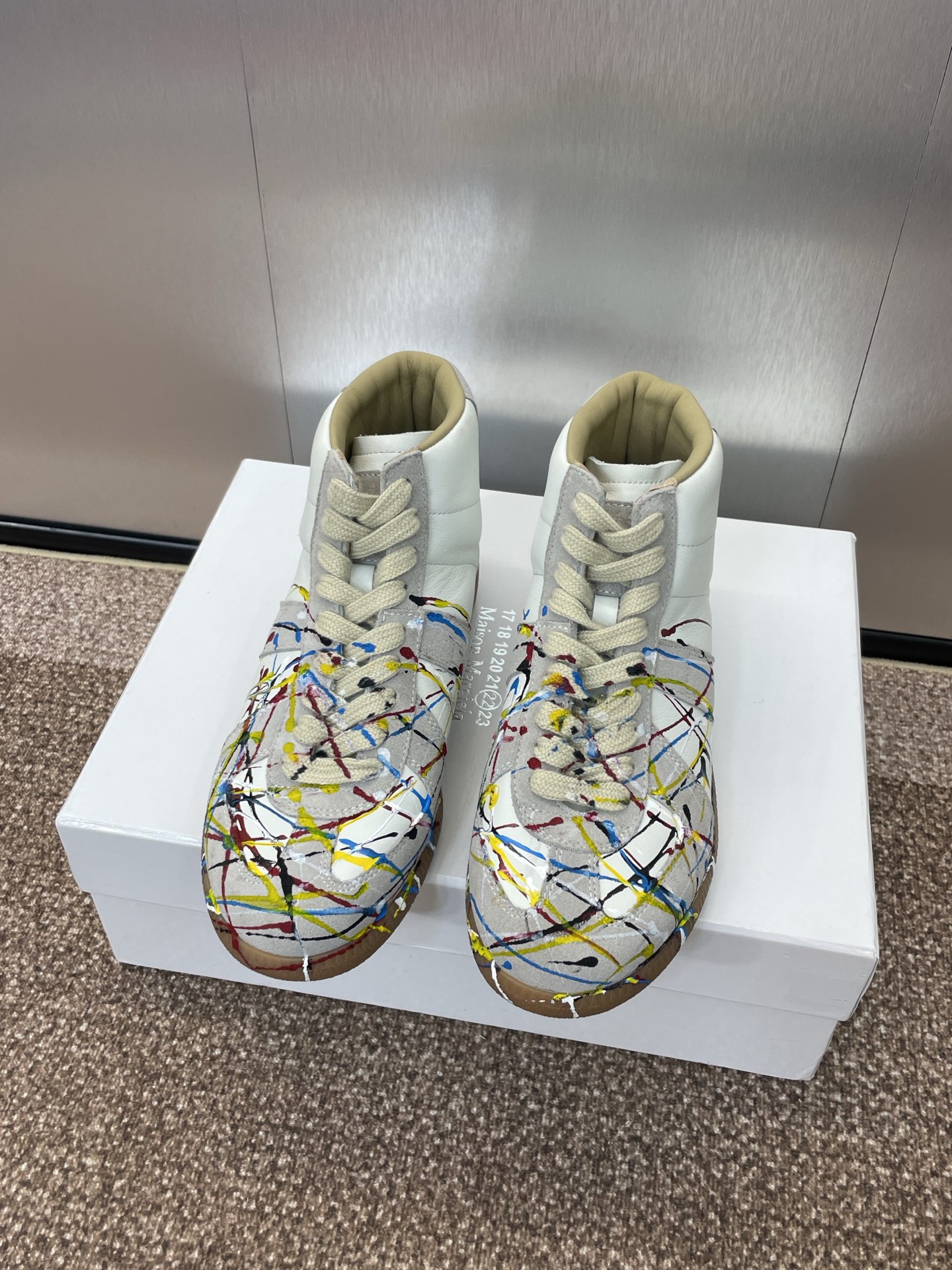 NO:226663,Ordinary women's size/men's size Graffiti women's size/men's size Maison Margiela couple's lace-up German high-top shoes MM6 Maison Margiela flat-soled round-toe graffiti color-blocking retro casual boxing shoes Material imported calfskin spliced ​​matte cowhide   water dyed sheepskin inner lining   original molded open sole Size: women's size 35-40/men's size 40-46 (45.46 custom-made without return or exchange), boots, masion margiela,masion margiela,boots,cowhide,sheepskin19860909普通款女码/男码 涂鸦款女码/ 男码 MaisonMargiela 情侣款系带德训高帮鞋 MM6 马吉拉平底圆头涂鸦拼色复古休闲拳击鞋 材质进口小牛皮拼接磨砂牛皮 水染羊皮内里 原版开模大底 码数:女码35-40/男码40-46（45.46定制不退换）,靴子,masion margiela,masion margiela,boots,cowhide,sheepskin,Women's Shoes