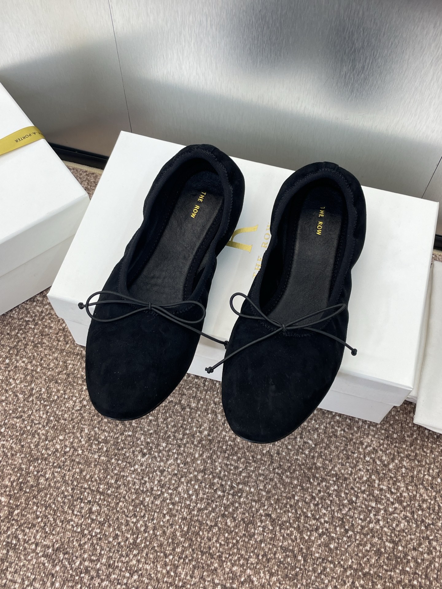 NO:226647,The Row Spring and summer new style of ballet dolls women's shoes with bows, flat sole round toe, one-foot loafer shoes, original custom mixed-bred sheepskin/imported sheepskin leather   water dyed sheepskin lining   Italian leather outsole Size35-39 (40.41 custom made without return or exchange), ballet shoes, loafers, sheepskin, sheep, Leather soles19860909The Row 春夏新款蝴蝶结芭蕾舞娃娃女鞋 平底圆头一脚蹬乐福单鞋 材质原版定制混种羊皮/进口羊猄皮 水染羊皮内里 意大利真皮大底 Size35-39（40.41定制不退换）,芭蕾舞鞋,loafers,sheepskin,sheep,Leather soles,Women's Shoes