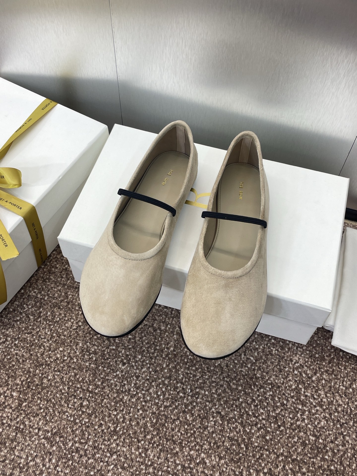 NO:226651,The Row Spring and Summer New Ballerian Shoes Flat Sole Round Head Elastic Strap Fit Leather Loafers Material Original Customized Mixed Breed Sheepskin/Imported Sheepskin   Water-Dyeed Sheepskin Inner   Italian Thick Leather Sole Size35-39 (40.41 Customized No Return and Exchange), Ballet Shoes, Loafers, Sheepskin, Sheep, Leather Soles19860909The Row 春夏新款芭蕾舞女鞋 平底圆头一脚蹬松紧带套脚乐福单鞋 材质原版定制混种羊皮/进口羊猄皮 水染羊皮内里 意大利加厚真皮大底 Size35-39（40.41定制不退换）,芭蕾舞鞋,loafers,sheepskin,sheep,Leather soles,Women's Shoes