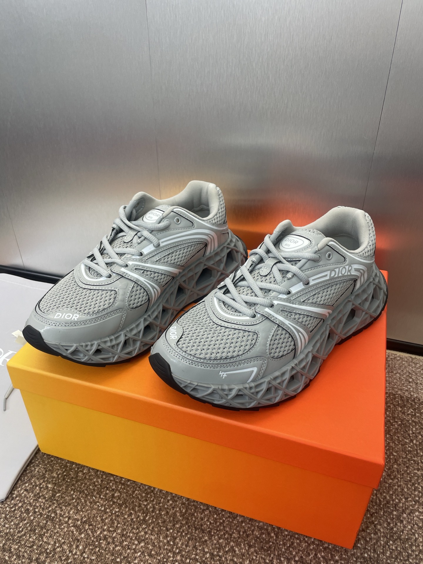 NO:226686,Dior Spring and Summer Show new B35 NXXT iconic fashionable modern sports dad shoes CD letter logo lace-up color-blocking thick-soled running shoes Celebrity same low-top jelly casual men's shoes Top high-end version on the market Material: The upper uses imported calfskin special craftsmanship with mesh fabric   environmentally friendly breathable fabric inner lining   original mold opening hollow rattan plaid Tpu combination sole thickness: 4CM Size: men's size 38-46, casual shoes/sports shoes, dior, dior, sneakers, cowhide19860909Dior 迪奥春夏走秀新款 B35 NXXT 标志性时尚摩登运动老爹鞋 CD字母logo系带拼色厚底跑鞋 明星同款低帮果冻色休闲男鞋 市面顶级高端版本 材质:鞋面采用进口小牛皮特殊工艺搭配网眼织物 环保透气织物内里 原版开模镂空藤格纹Tpu组合大底 底厚:4CM Size:男码38-46,休闲鞋/运动鞋,dior,dior,sneakers,cowhide,Women's Shoes