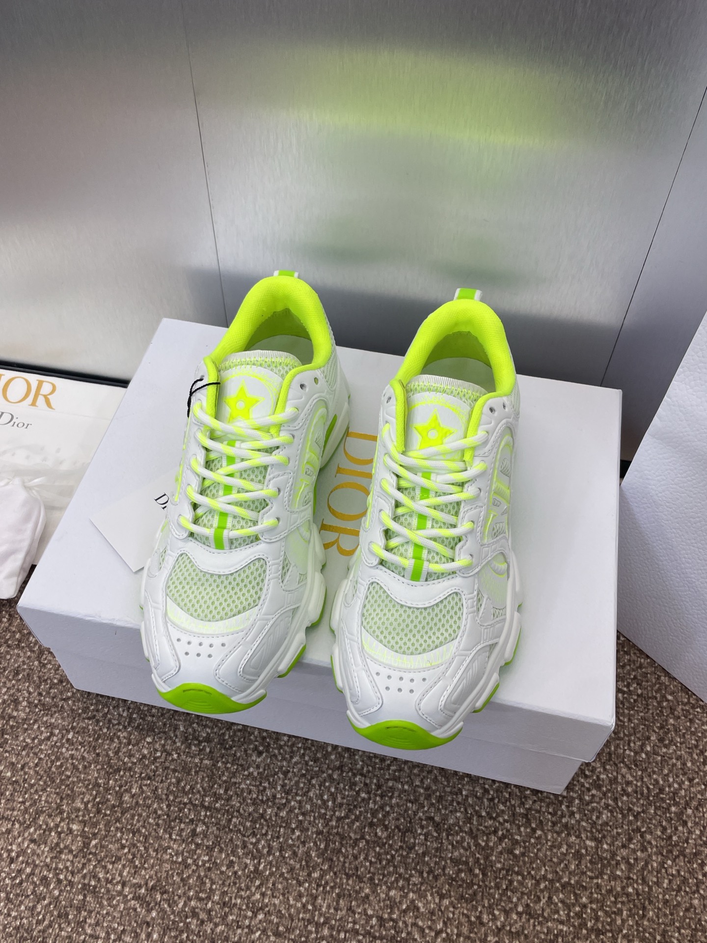 NO:254675,Dior Spring and Summer Show new Chrono iconic fashionable modern sports dad shoes CD letter logo lace-up color-blocking thick-soled running shoes Celebrity same jelly color casual women's shoes Top high-end version on the market Material: The upper adopts special craftsmanship with mesh fabric splicing metal cowhide   environmentally friendly breathable fabric inner lining   original mold opening Tpu combination sole thickness: 4CM Size: 35-41 standard size (.40.41 custom-made non-return and exchange), casual shoes/sports shoes, dior, dior, sneakers, cowhide19860909Dior 迪奥春夏走秀新款 Chrono 标志性时尚摩登运动老爹鞋 CD字母logo系带拼色厚底跑鞋 明星同款果冻色休闲女鞋 市面顶级高端版本 材质:鞋面采用特殊工艺搭配网眼织物拼接金属牛皮 环保透气织物内里 原版开模Tpu组合大底 底厚:4CM Size:35-41标准码(.40.41定制不退换),休闲鞋/运动鞋,dior,dior,sneakers,cowhide,Women's Shoes