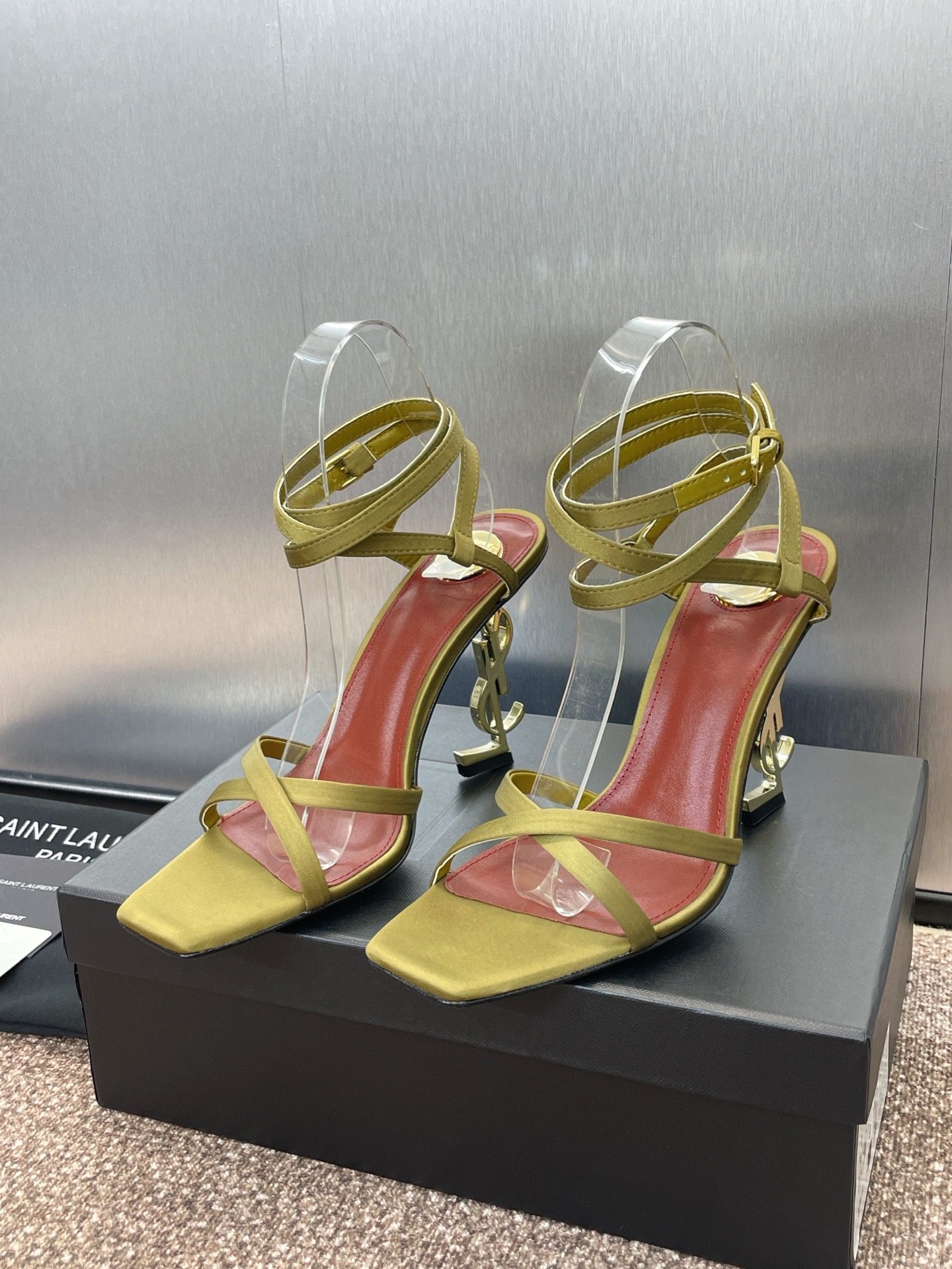 NO:254692,SAINT LAURENT PARIS Saint Laurent spring and summer new Roman style high heels women's shoes YSL celebrity same style letter heels round toe cross-tie sandals Material: imported silk upper   water dyed sheepskin   Italian leather outsole Heel height: 11CM Size: 35-42 (41.42 custom made without return), high heels, saint laurent, saint laurent, saint laurent, saint laurent, sandals, high heels, sheepskin, real silk, Leather soles19860909SAINT LAURENT PARIS 圣罗兰春夏新款罗马风格高跟女鞋 YSL明星同款字母跟圆头交叉带露趾凉鞋 材质:进口真丝鞋面 水染羊皮里 意大利真皮大底 跟高:11CM Size:35-42(41.42订做不退换),高跟鞋,saint laurent,saint laurent,saint laurent,sandals,high heels,sheepskin,real silk,Leather soles,Women's Shoes