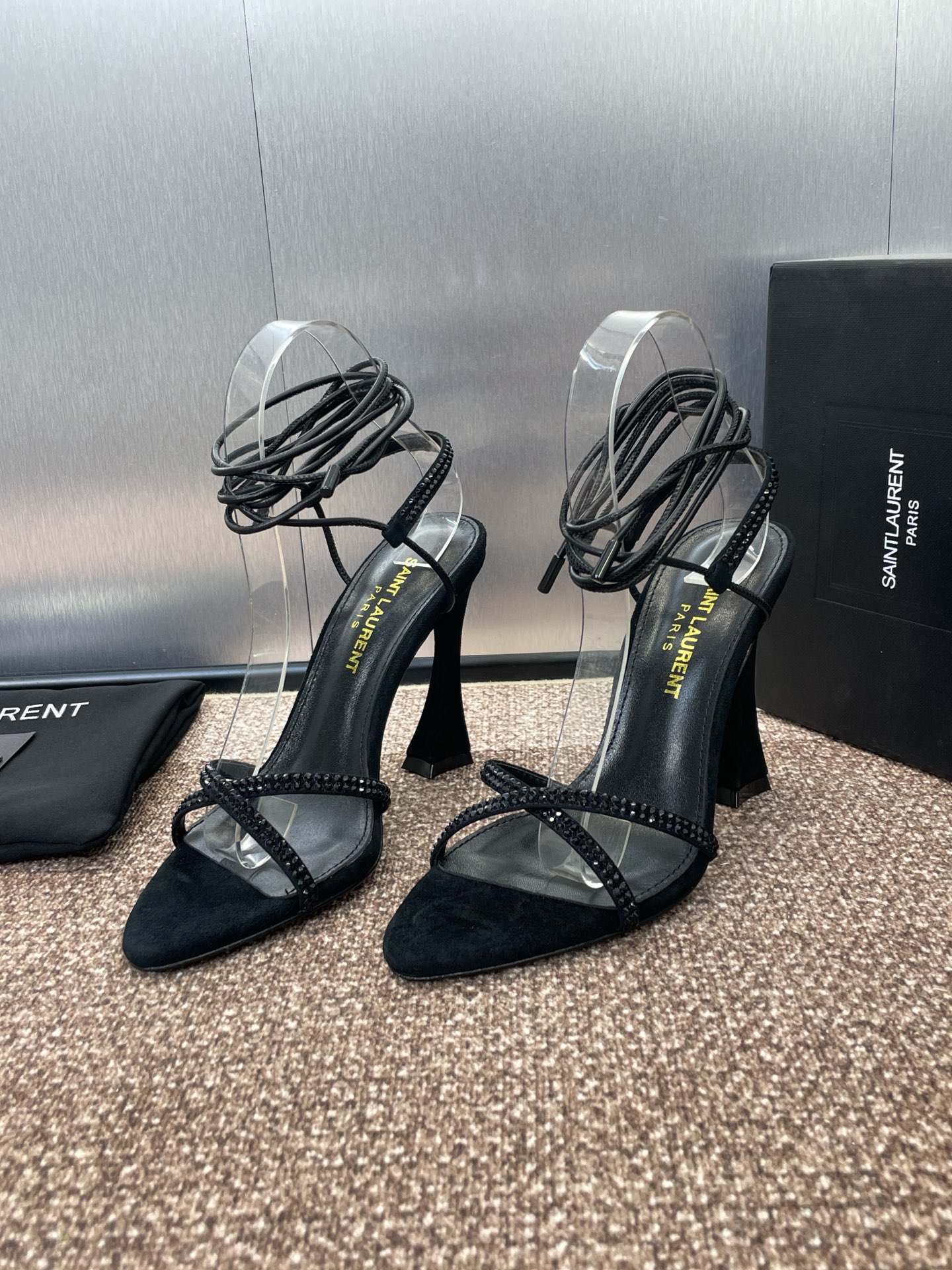 NO:254694,SAINT LAURENT PARIS Saint Laurent spring and summer new Roman style high heels women's shoes YSL celebrity same style diamond round cross-head sandals Material: imported sheep diamond craftsmanship/metal sheepskin   water dyed sheepskin   Italian genuine leather outsole Heel height: 10.5CM Size: 35-42 (41.42 custom made without return), high heels, saint laurent, saint laurent, saint laurent, saint laurent, sandals, high heels, sheepskin, sheep, Leather soles19860909SAINT LAURENT PARIS 圣罗兰春夏新款罗马风格高跟女鞋 YSL明星同款烫钻圆头交叉带露趾凉鞋 材质:进口羊猄烫钻工艺/金属羊皮 水染羊皮里 意大利真皮大底 跟高:10.5CM Size:35-42(41.42订做不退换),高跟鞋,saint laurent,saint laurent,saint laurent,sandals,high heels,sheepskin,sheep,Leather soles,Women's Shoes