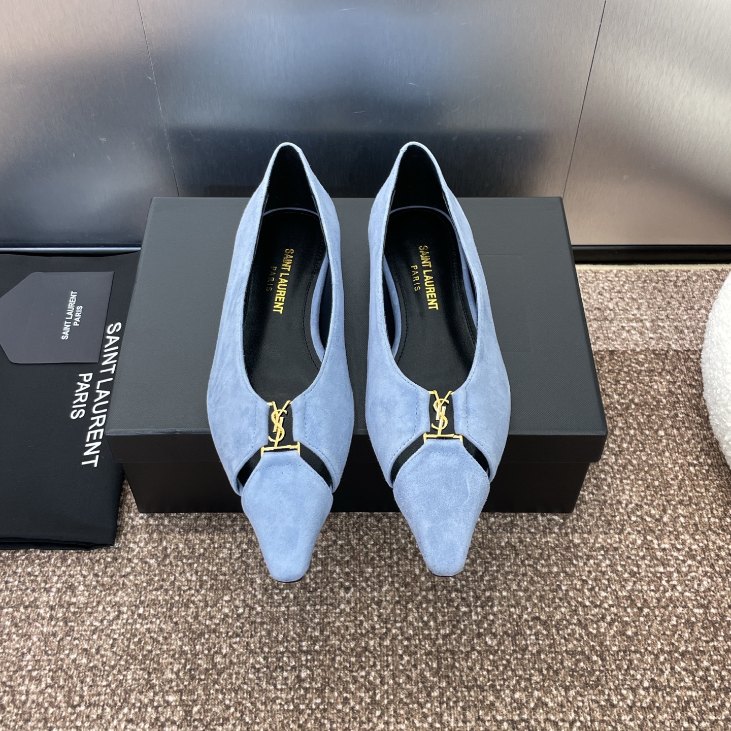 NO:254712,SAINT LAURENT PARIS Saint Laurent Spring and Summer New Cassander Flat Women's Shoes YSL Letter Logo Hardware Buckle Celebrity Same Square Toe Single Shoes Material: Upper Imported Sheep Leather Leather Lift   Water-Dyeed Sheepskin Leather Sole Size: 35-42 (41.42 Customized No Returns and Exchanges), Single Shoes, saint laurent, saint laurent, saint laurent, sheepskin, sheep, Leather Soles19860909SAINT LAURENT PARIS 圣罗兰春夏新款Cassander平底女鞋 YSL字母logo五金扣明星同款方头单鞋 材质:鞋面进口羊猄皮 水染羊皮内里 意大利真皮大底 Size:35-42(41.42订做不退换),单鞋,saint laurent,saint laurent,saint laurent,sheepskin,sheep,Leather soles,Women's Shoes