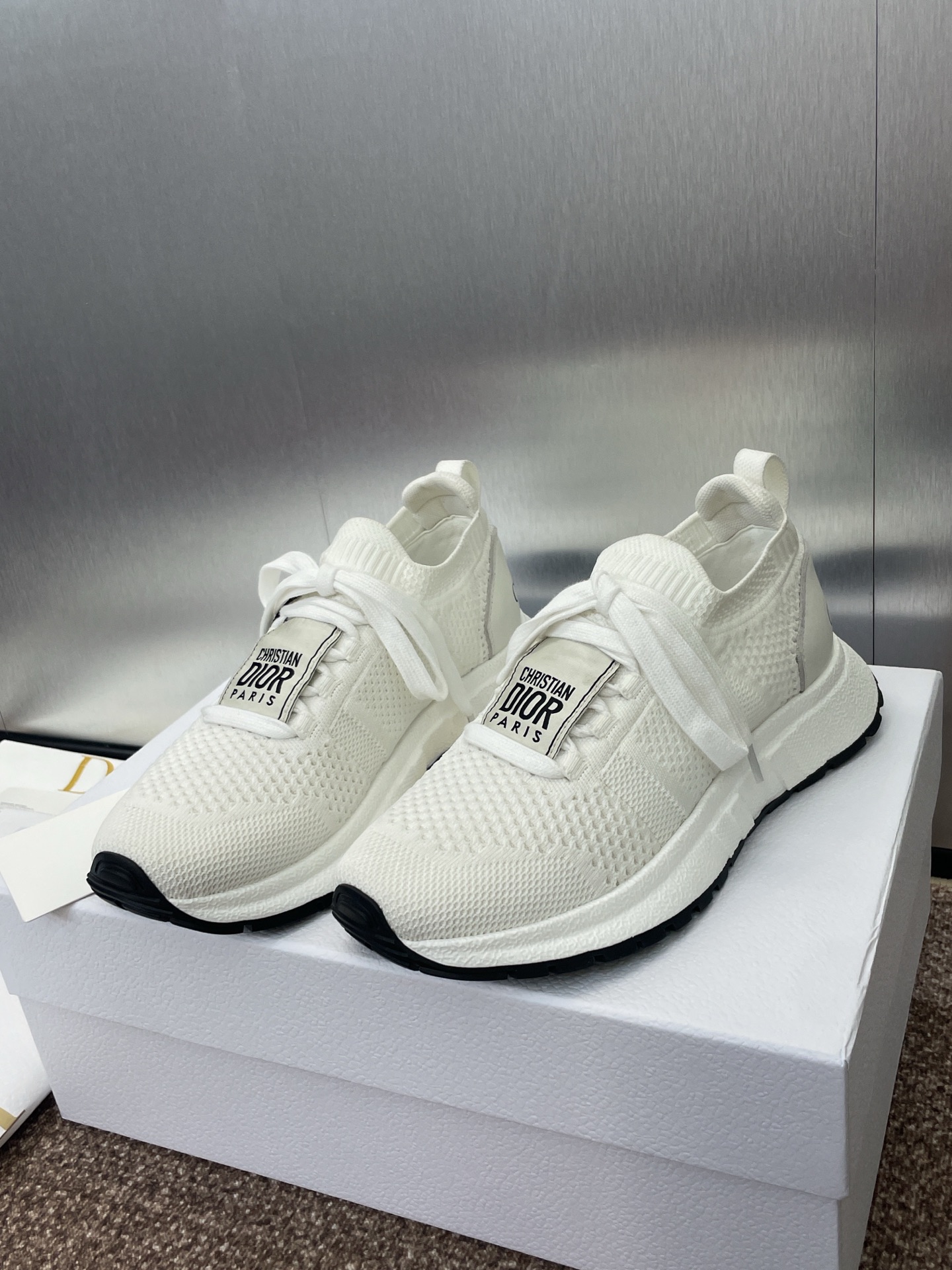 NO:261516,Dior 2025 spring and summer new Run'n' thick-soled lace-up sneakers CD letter logo dark flower woven color-blocking canvas casual shoes top high-end version on the market Material: original imported environmentally friendly woven upper   mixed-bred sheepskin lining   high elastic logo foam pasting cowhide footbed   tpu outsole Size women's size 35-41 (41 customization without return and exchange), casual shoes/sports shoes, dior, dior, sneakers, cowhide, sheepskin19860909Dior 迪奥 2025春夏新款Run'n'厚底系带运动鞋 CD字母logo暗花梭织拼色帆布休闲鞋 市面顶级高端版本 材质:原版进口环保梭织鞋面 混种羊皮内里 高弹力Logo发泡贴牛皮垫脚 tpu大底 Size女码35-41（41定制不退换）,休闲鞋/运动鞋,dior,dior,sneakers,cowhide,sheepskin,Women's Shoes