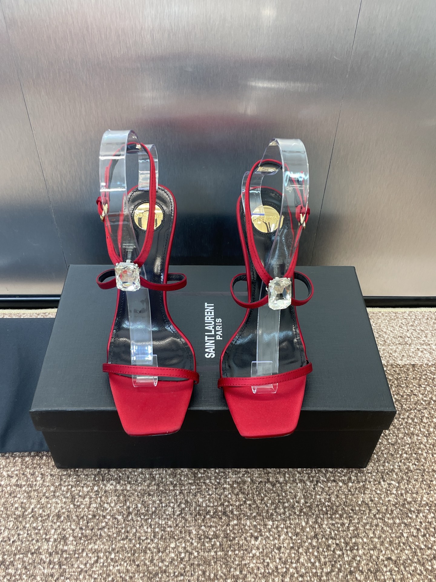 NO:384615,SAINT LAURENT PARIS Saint Laurent 2025 spring and summer new Roman style high heels women's shoes YSL celebrity same letter logo round toe rhinestone open-toe sandals Material: imported silk upper + water dyed sheepskin + Italian leather outsole Heel height: 10.5CM Size: 35-41 (40.41 custom made without return), high heels sandals, saint laurent, saint laurent, saint laurent, saint laurent, sandals, high heels, sheepskin, real silk, Leather soles19860909SAINT LAURENT PARIS 圣罗兰2025春夏新款罗马风格高跟女鞋 YSL明星同款字母logo圆头水钻露趾凉鞋 材质:进口真丝鞋面+水染羊皮里+意大利真皮大底 跟高:10.5CM Size:35-41（40.41订做不退换),高跟鞋凉鞋,saint laurent,saint laurent,saint laurent,sandals,high heels,sheepskin,real silk,Leather soles,Women's Shoes