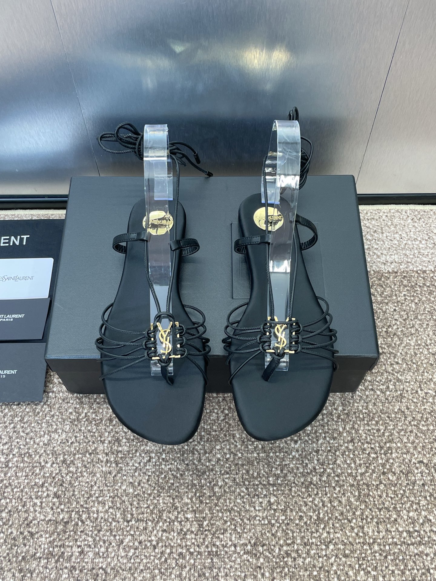 NO:384603,SAINT LAURENT PARIS Saint Laurent 2025 spring and summer new leopard print women's shoes YSL letter logo hardware buckle star same style flat-soled round-toed Roman style open-toed sandals Material: imported upper mixed-bred sheepskin + silk footbed + Italian leather outsole Size: 35-42 (40.41.42 custom made without return or exchange), split-toed shoes, saint laurent, saint laurent, saint laurent, saint laurent, slippers, sheepskin, real silk, Leather soles19860909SAINT LAURENT PARIS 圣罗兰2025春夏新款豹纹女鞋 YSL字母logo五金扣明星同款平底圆头罗马风露趾凉拖鞋 材质:鞋面进口混种羊皮+真丝垫脚+意大利真皮大底 Size:35-42(40.41.42订做不退换),分趾鞋,saint laurent,saint laurent,saint laurent,slippers,sheepskin,real silk,Leather soles,Women's Shoes