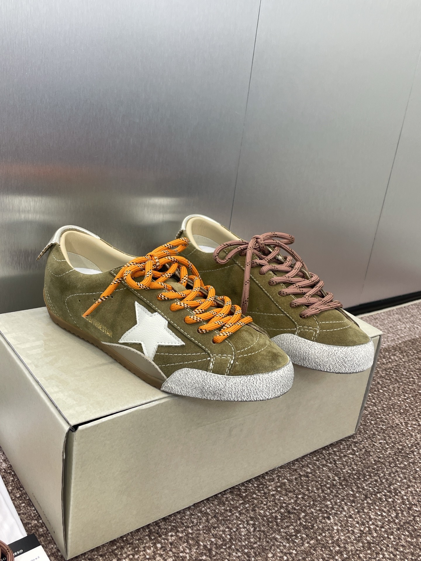 Golden Goos* Spring/Summer 2025 High-Top Sneakers with Original Materials, Internal Lift. - 图片 2