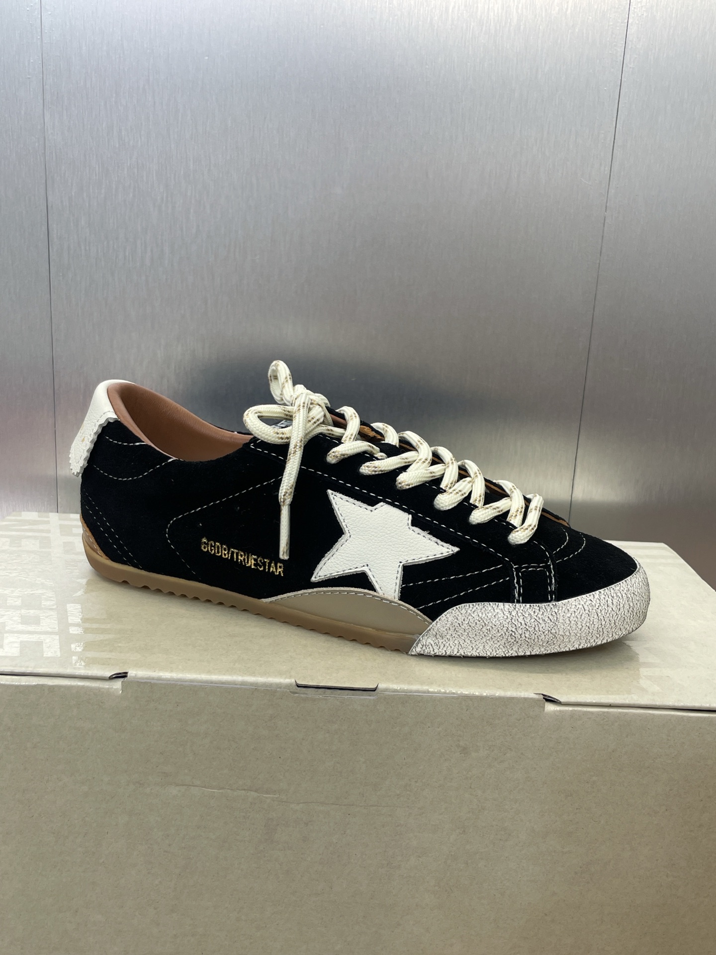 Golden Goose Spring/Summer 2025 High-Top Sneakers with Detoxin Girl Shoes – P650 - 图片 5