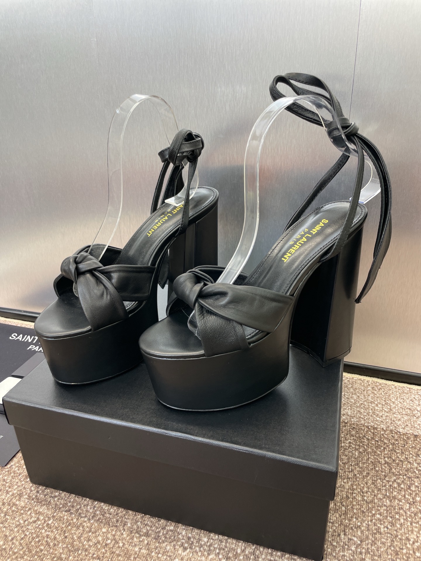 NO:408068,Saint Laurent 2025 spring and summer new waterproof platform hatred strap aura high heels women's shoes YSL thick heels round toe open toe bow sandals Material: imported mixed-bred sheepskin/sheep skin + water dyed sheepskin inner lining + Italian cowhide outsole The water platform height is 5.5cm, heel height is 14cm size35-42 (41.42 custom made without return), high heels sandals, saint laurent, saint laurent, saint laurent, saint laurent, sandals, high heels, cowhide, sheepskin, sheep19860909Saint Laurent 圣罗兰 2025春夏新款防水台恨天高绑带气场高跟女鞋 YSL粗跟圆头露趾蝴蝶结凉鞋 材质:进口混种羊皮/羊猄皮+水染羊皮内里 +意大利牛皮大底 水台高5.5cm,跟高14cm size35-42(41 .42订做不退换）,高跟鞋凉鞋,saint laurent,saint laurent,saint laurent,sandals,high heels,cowhide,sheepskin,sheep,Women's Shoes