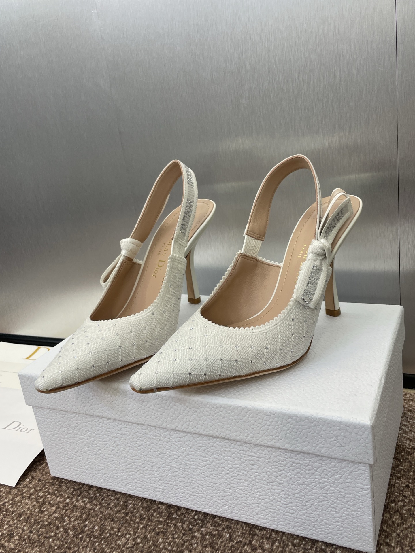 NO:420883,J'ADIOR webbing women's shoes Dior Spring and summer show new crystal shoes bling...bling... CD star same rhinestone bow square letter logo embroidered high heel sandals top high-end version on the market, exclusive first release Material: original custom embroidery fabric embellished Australian rhinestones + water dyed sheepskin footbeds + Italian genuine leather outsole Heel height: flat sole/6.5CM/9.5CM size33-44 (33.34.40.41.42.43.44 custom-made non-return and exchange), sandals, dior, dior, sandals, sheepskin, Leather soles19860909J'ADIOR织带女鞋 Dior 迪奥 春夏走秀新款水晶鞋 bling...bling... CD明星同款水钻蝴蝶结方头字母logo刺绣高跟凉鞋 市面顶级高端版本 独家首发 材质:原版定制刺绣面料点缀澳洲水钻+水染羊皮垫脚+意大利真皮大底 跟高:平底/6.5CM/9.5CM size33-44(33.34.40.41.42.43.44定做不退换),凉鞋,dior,dior,sandals,sheepskin,Leather soles,Women's Shoes