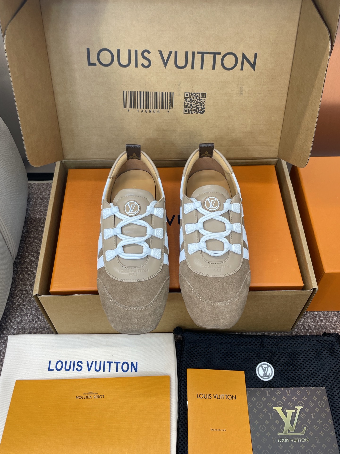 NO:420951,Louis Vuitton 2025 Spring and Summer Show Haute Clothing Series New Sneakerina Jelly Color Lace-up Casual Sports Women's Running Shoes LV Letter Logo Flat Sole Forrest Gundam Training Shoes Material Upper Imported Calfskin/Imported Sheep Skin + Water-Dyeed Sheepskin Inner + Cowhide Foamed Footsteps + Original Open-Model Sol Size35-41 (41 Customized No Return and Exchange), Casual Shoes/Sports Shoes, louis vuitton, louis vuitton, sneakers, cowhide, sheepskin, sheep19860909Louis Vuitton 2025春夏走秀高定系列新款Sneakerina 果冻色系带休闲运动女跑鞋 LV 字母logo平底拼色阿甘德训鞋 材质鞋面进口小牛皮/进口羊猄皮+水染羊皮内里+牛皮发泡垫脚+原版开模大底 Size35-41（41定制不退换）,休闲鞋/运动鞋,louis vuitton,louis vuitton,sneakers,cowhide,sheepskin,sheep,Women's Shoes
