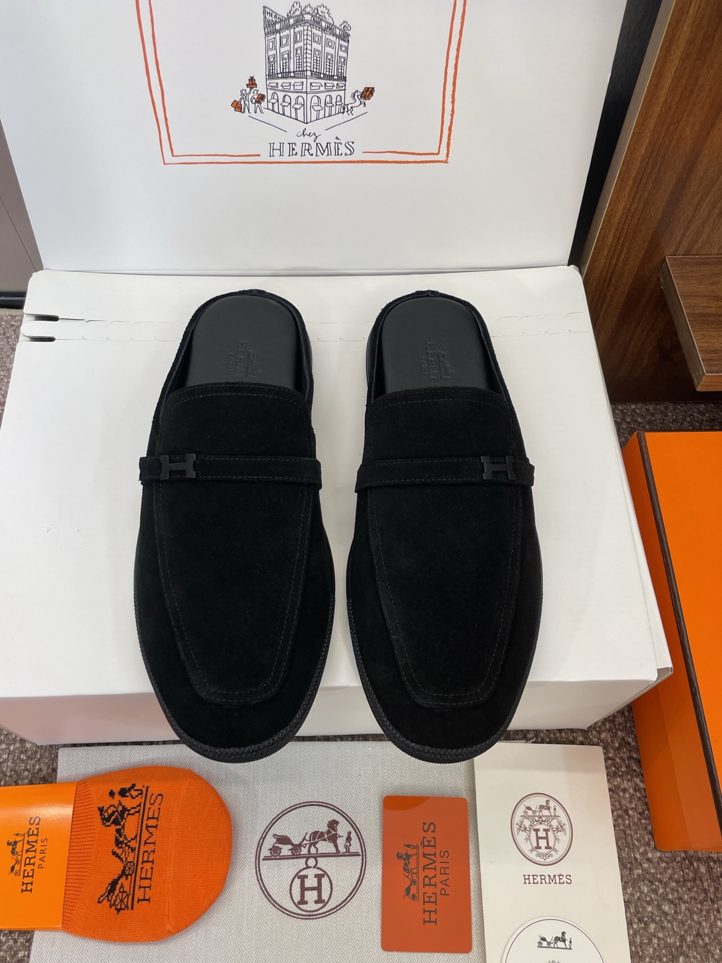 NO:420864,:Women's size/men's size, Dongguan goods, purchasing grade, Hermes, Spring and summer classic couple style, Likely color-blocking low-heeled women's shoes, H-home letter logo hardware buckle flat-soled round-toed muller sandals, material imported calfskin/sheep skin + water dyed sheepskin water + original molded Tpu outsole Size: Women's size 35-41 (41 custom-made, no return and exchange) Men's size 39-46 (45.46 custom-made, no return and exchange), casual shoes/sports, hermes, hermes, sneakers, slippers, cowhide, sheepskin, sheep19860909:女码/男码 莞货 代购级 爱马仕 Hermes 春夏经典情侣款Likely拼色低跟女鞋 H家字母logo五金扣平底圆头穆勒凉拖鞋 材质进口小牛皮/羊猄皮+水染羊皮水里+原版开模Tpu大底 Size: 女码35-41（41定制不退换） 男码39-46（45.46定制不退换）,休闲鞋/运动鞋,hermes,hermes,sneakers,slippers,cowhide,sheepskin,sheep,Women's Shoes