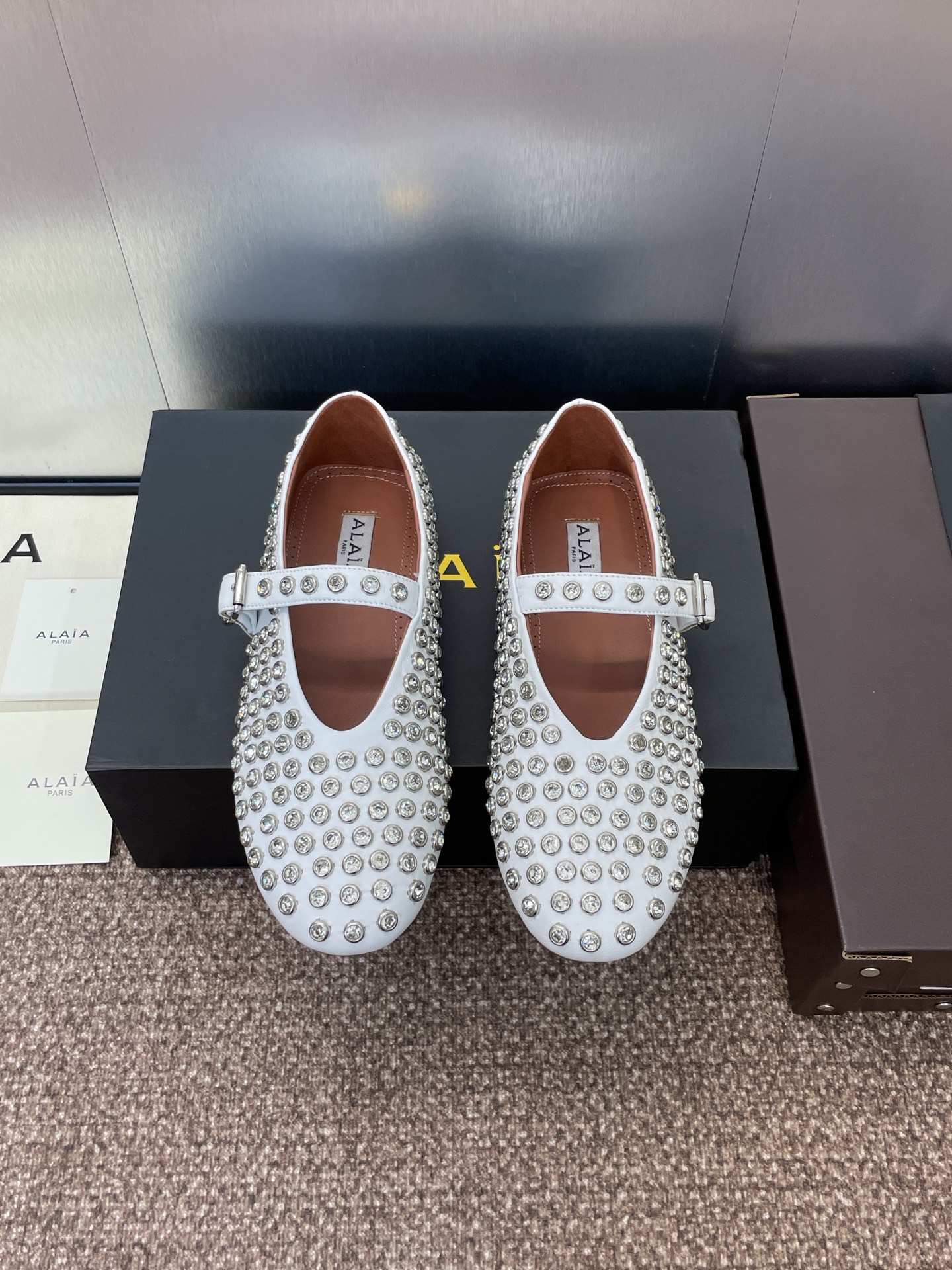 NO:415672,Ordinary box/original packaging Alaia spring and summer new rivet rhinestone Mary Jane ballerina shoes ALAIA celebrity same style belt buckle round toe color-block punk lazy loafer single shoes Material upper imported calfskin + water dyed sheepskin lining + original mold open sole Size34-42 (34, 40, 41, 42, custom-made non-return), Mary Jane, alaia, loafers, mary jane, cowhide, sheepskin19860909普通盒/ 原版包装 阿莱亚春夏新款铆钉水钻玛丽珍芭蕾舞女鞋ALAIA明星同款皮带扣圆头拼色朋克风懒人乐福单鞋 材质鞋面进口小牛皮+水染羊皮内里+ 原版开模大底 Size34-42（34、40、41、42、定制不退换）,玛丽珍,alaia,loafers,mary jane,cowhide,sheepskin,Women's Shoes