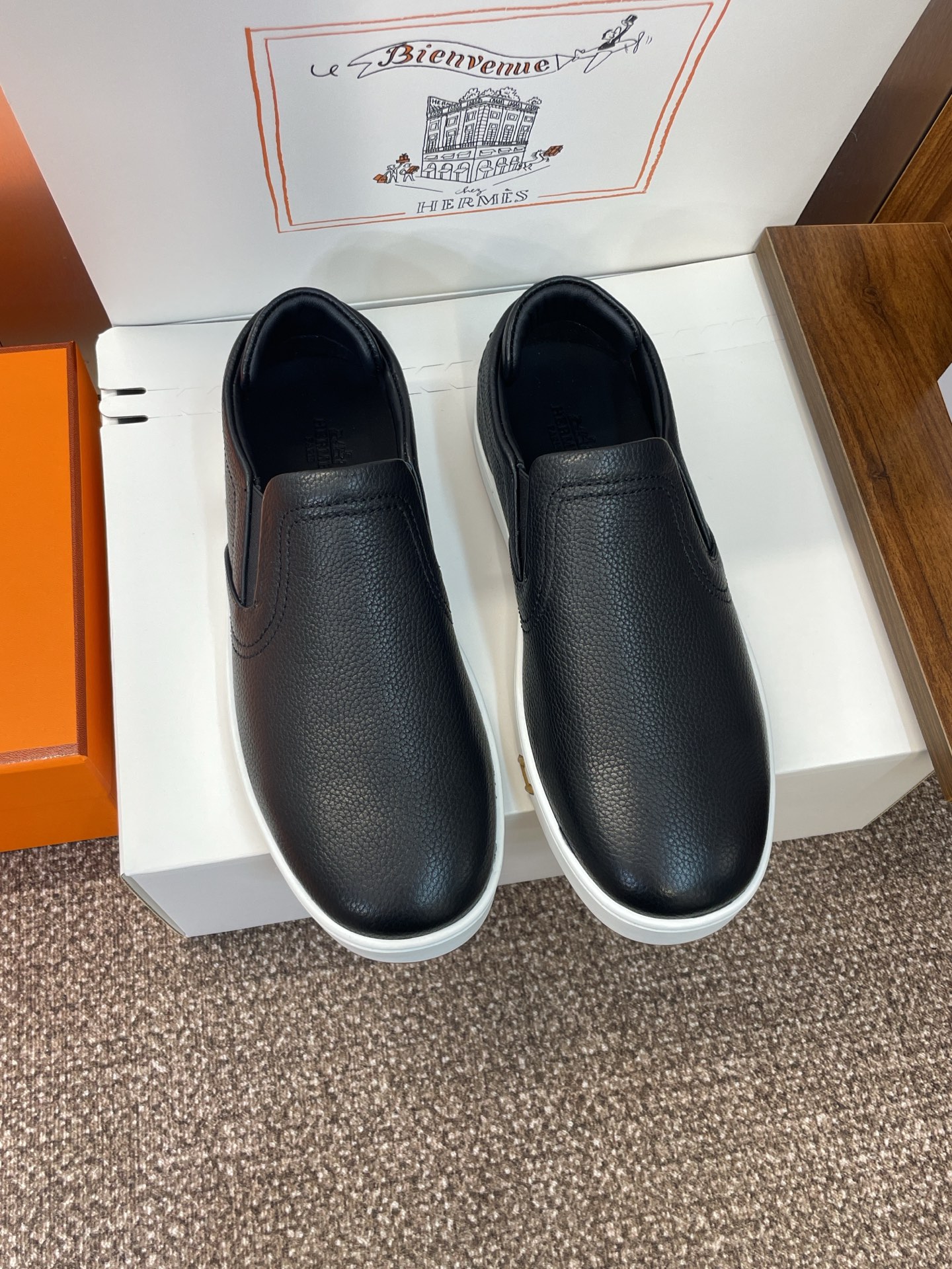 NO:415666,Women's size men's size, Dongguan's purchasing grade, Hermes Hermes Spring and Summer couple's new style, lucky color-blocking skateboard shoes, H-home flat-soled round-toe fashion casual loafers, material imported calfskin/imported sheep skin + water dyed sheepskin inner lining + original molded Tpu outsole Size: Women's size 35-41 (41 custom-made without return or exchange) Men's size 39-46 (45.46 custom-made without return or exchange), loafers, hermes, hermes, loafers, cowhide, sheepskin, sheep19860909女码男码 莞产 代购级 爱马仕 Hermes 春夏情侣新款 lucky拼色滑板鞋 H家平底圆头时尚休闲乐福鞋 材质进口小牛皮/进口羊猄皮+水染羊皮内里+原版开模Tpu大底 Size: 女码35-41(41定制不退换）男码39-46（45.46定制不退换）,乐福鞋,hermes,hermes,loafers,cowhide,sheepskin,sheep,Women's Shoes