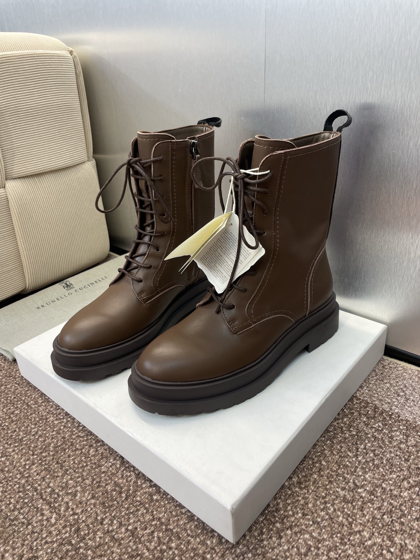 NO:437180,Brunello Cucineli Autumn and Winter New Women's Short Boots BC Thick Sole Low Heel Round Toe Lace-up Lace-up Side Zipper Motorcycle Knight Military Boots Material Upper Imported Calfskin/Imported Sheep Suede + Water-dyed Sheepskin Inner + Original Open-Model Outsole Number BC071834025 Heel Heel Heel 3CM Size35-39 (40 41 Customized No Returns and Exchanges), Boots, brunello cucinelli,boots,cowhide,sheepskin,sheep,chamois leather19860909Brunello Cucineli 布鲁内诺库奇内利秋冬新款女短靴 BC 厚底低跟圆头系带侧拉链机车骑士军靴 材质鞋面进口小牛皮/进口羊猄麂皮+水染羊皮内里+原版开模大底 编号BC071834025 跟高3CM Size35-39 (40 41 定做不退换）,靴子,brunello cucinelli,boots,cowhide,sheepskin,sheep,chamois leather,Women's Shoes