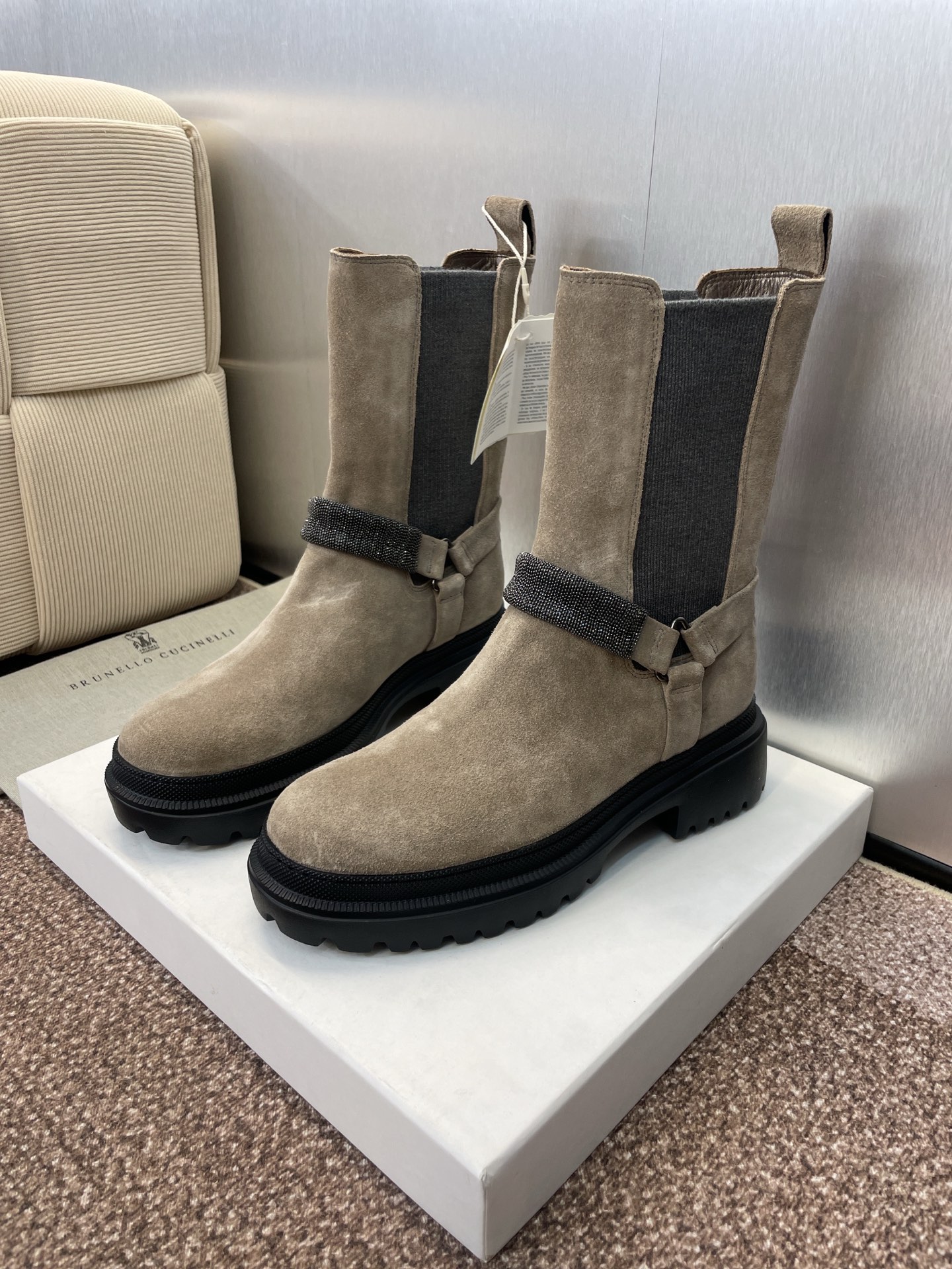 NO:437187,Brunello Cucineli Autumn and Winter New Chelsea Stretch Women's Short Boots BC Thick Sole Low Heel Round-Heeled Motorcycle Knight Military Boots Material Upper Imported Sheep Suede + Water-Dyeed Sheepskin Inner + Original Open-Model Outsole Number BC071835025 Heel height 3CM Size35-39 (40 41 Custom made non-return), boots, brunello cucinelli, boots, sheepskin, sheep, chamois leather19860909Brunello Cucineli 布鲁内诺库奇内利秋冬新款切尔西弹力女短靴 BC 厚底低跟圆头机车骑士军靴 材质鞋面进口羊猄麂皮+水染羊皮内里+原版开模大底 编号BC071835025 跟高3CM Size35-39 (40 41 定做不退换）,靴子,brunello cucinelli,boots,sheepskin,sheep,chamois leather,Women's Shoes