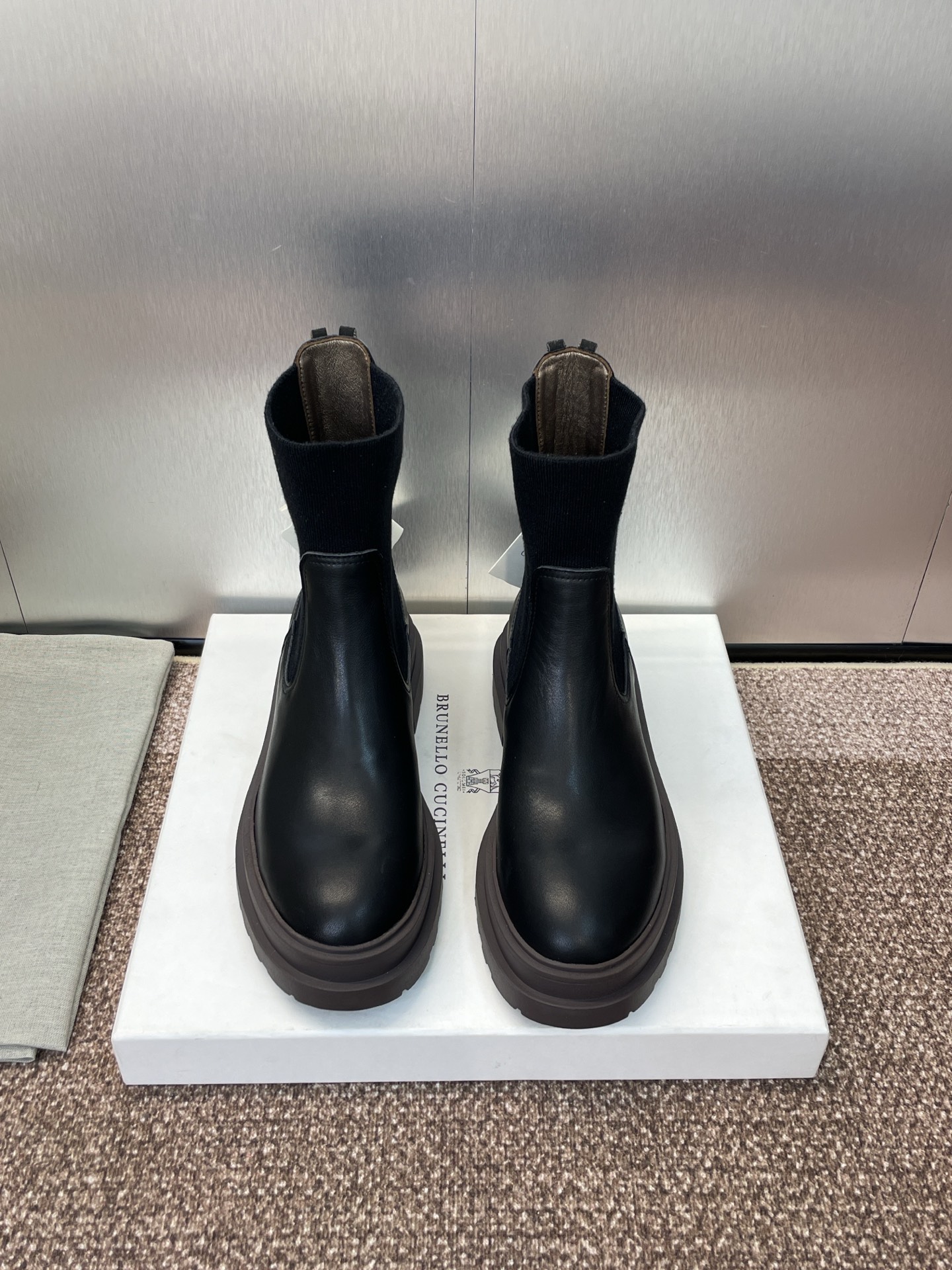 NO:437160,Brunello Cucineli Autumn and Winter New Elastic Women's Short Boots BC Thick Sole Low Heel Round-Heeled Motorcyclist Military Boots Material Upper Imported Calfskin/Imported Sheep Suede + Water-Dyeed Sheepskin Inner + Original Open-Model Outsole Number BC071833025 Heel height 3CM Size35-39 (40 41 Custom made non-return), boots, brunello cucinelli,boots,cowhide,sheepskin,sheep,chamois leather19860909Brunello Cucineli 布鲁内诺库奇内利秋冬新款弹力女短靴 BC 厚底低跟圆头机车骑士军靴 材质鞋面进口小牛皮/进口羊猄麂皮+水染羊皮内里+原版开模大底 编号BC071833025 跟高3CM Size35-39 (40 41 定做不退换）,靴子,brunello cucinelli,boots,cowhide,sheepskin,sheep,chamois leather,Women's Shoes