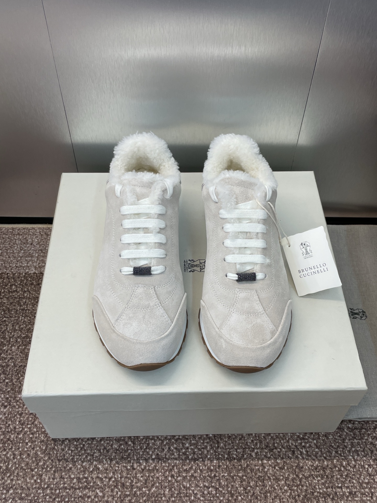 NO:437141,BRUNELLO CUCINELLI new autumn and winter color-blocked lamb wool shoes BC thick sole round toe iconic beaded casual sports dad running shoes Material upper imported sheep leather + original custom beaded + lamb wool inner No. BC071830025 foot pad + original mold opening Tpu outsole Size 35-42 (40.41.42 customization without return), casual shoes/sports shoes, brunello cucinelli, sneakers, sheep19860909BRUNELLO CUCINELLI 秋冬新款拼色系带羊羔毛女鞋 BC厚底圆头标志性串珠休闲运动老爹跑鞋 材质鞋面进口羊猄皮+原版定制串珠+羊羔毛内里 编号BC071830025 垫脚+原版开模Tpu大底 码数35-42(40.41.42定制不退换）,休闲鞋/运动鞋,brunello cucinelli,sneakers,sheep,Women's Shoes