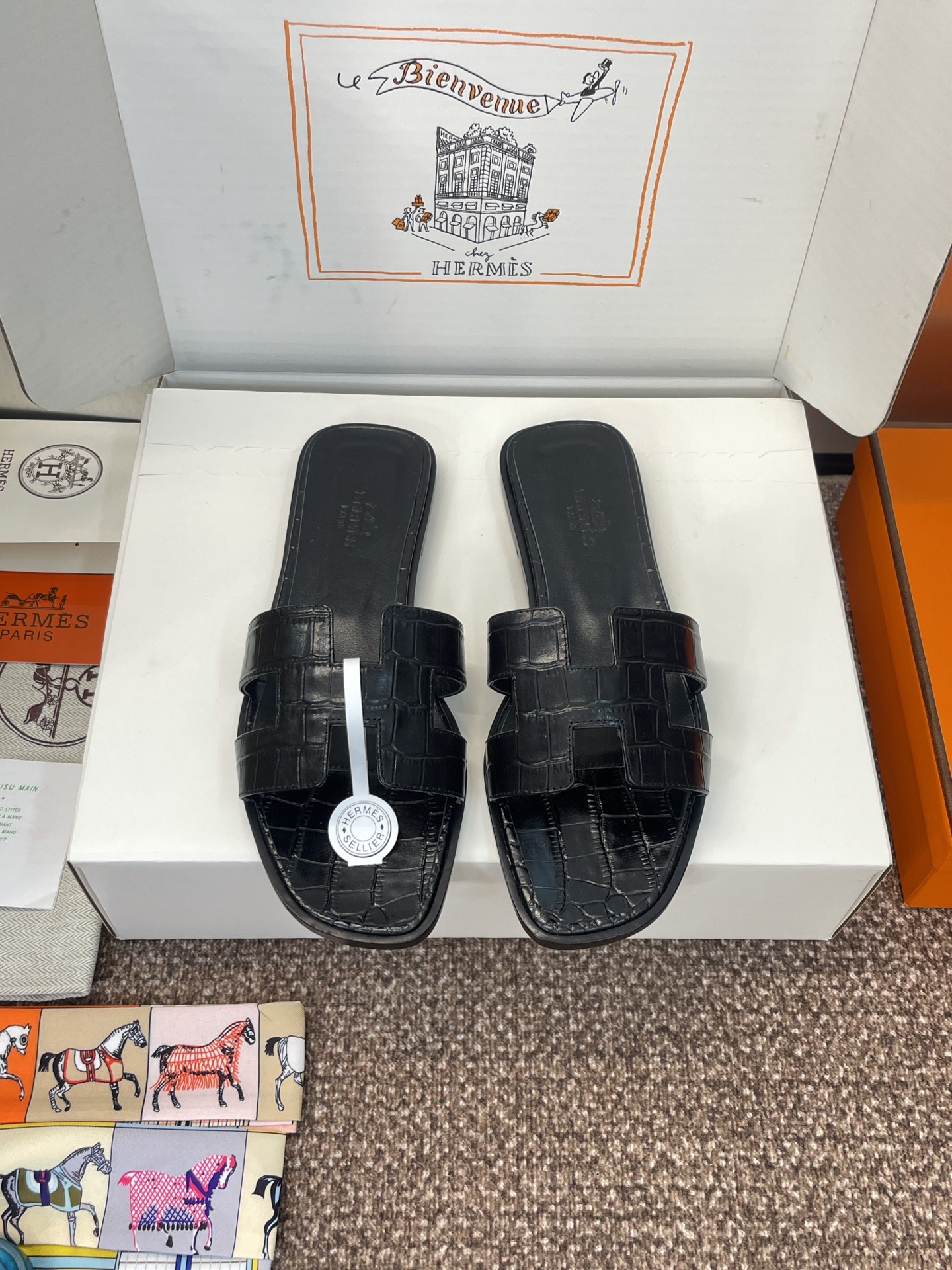 NO:442862,Dongguan Purchase Grade Hermes Hermes Spring and Summer Classic Oran Color-blocked I-Floped Women's Shoes H Home Flat Sole Round Toe Jelly Colored Slippers Material Imported Stone Pattern Calfskin + Water-Dye Sheepskin + Italian Leather Sole Size: 34-42 (34.40.41.42 Customized No Returns and Exchanges), Slippers, hermes, hermes, slippers, cowhide, sheepskin, Leather Soles19860909莞产 代购级 爱马仕 Hermes 春夏经典款 Oran 拼色工字拖女鞋 H家平底圆头露趾果冻色凉拖鞋 材质进口石头纹小牛皮+水染羊皮水里+意大利真皮大底 Size: 34-42（34.40.41.42定制不退换）,拖鞋,hermes,hermes,slippers,cowhide,sheepskin,Leather soles,Women's Shoes