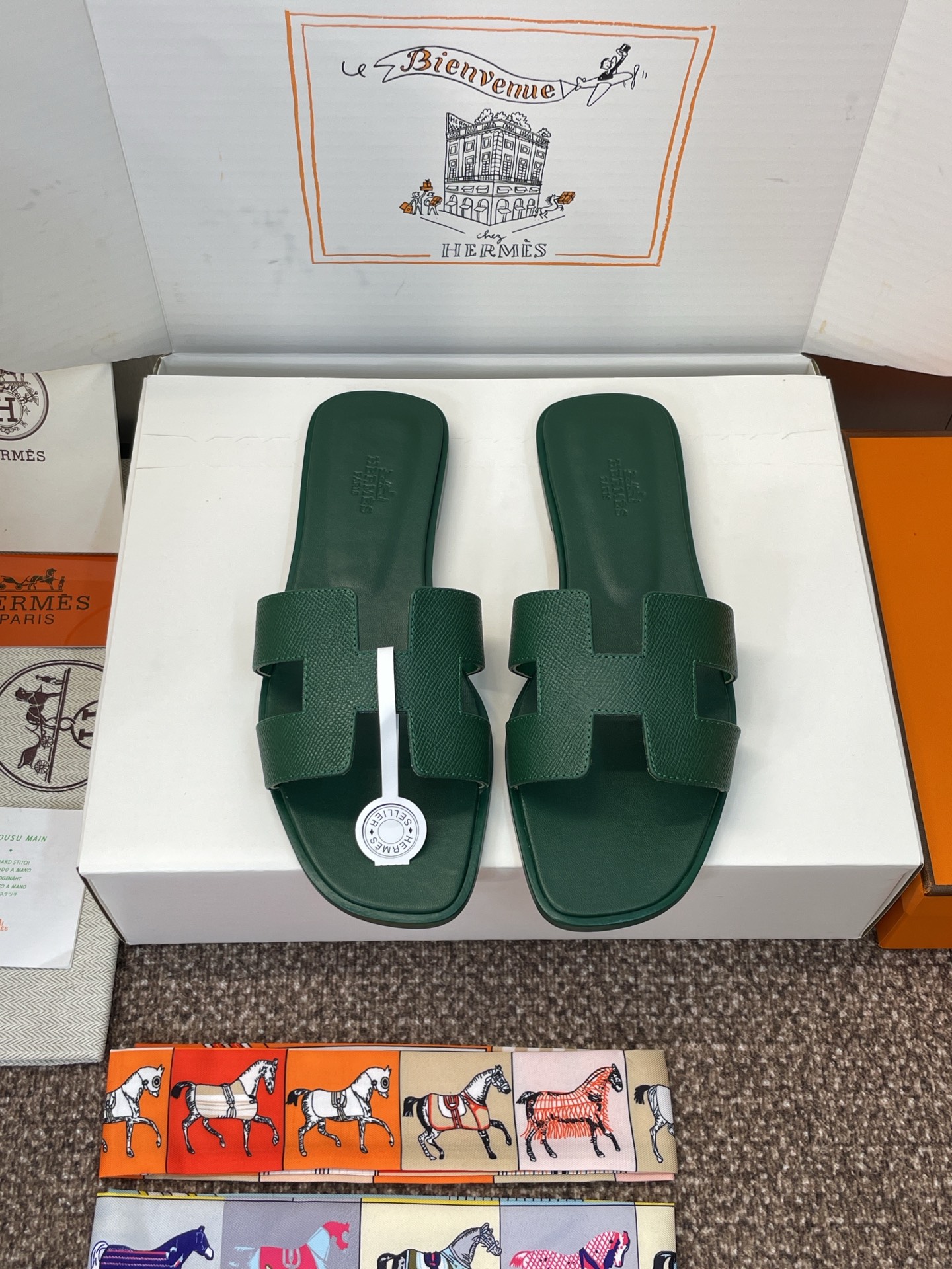 NO:442870,Dongguan Purchase Grade Hermes Hermes Spring and Summer Classic Oran Color-blocked I-Flop Women's Shoes H Home Flat Sole Round Toe Jelly Color Sandals Material Imported Calfskin + Water-Dyeed Sheepskin + Italian Leather Sole Size: 34-42 (34.40.41.42 Customized No Returns and Exchanges), Slippers, hermes, hermes, slippers, cowhide, sheepskin, Leather Soles19860909莞产 代购级 爱马仕 Hermes 春夏经典款 Oran 拼色工字拖女鞋 H家平底圆头露趾果冻色凉拖鞋 材质进口小牛皮+水染羊皮水里+意大利真皮大底 Size: 34-42（34.40.41.42定制不退换）,拖鞋,hermes,hermes,slippers,cowhide,sheepskin,Leather soles,Women's Shoes
