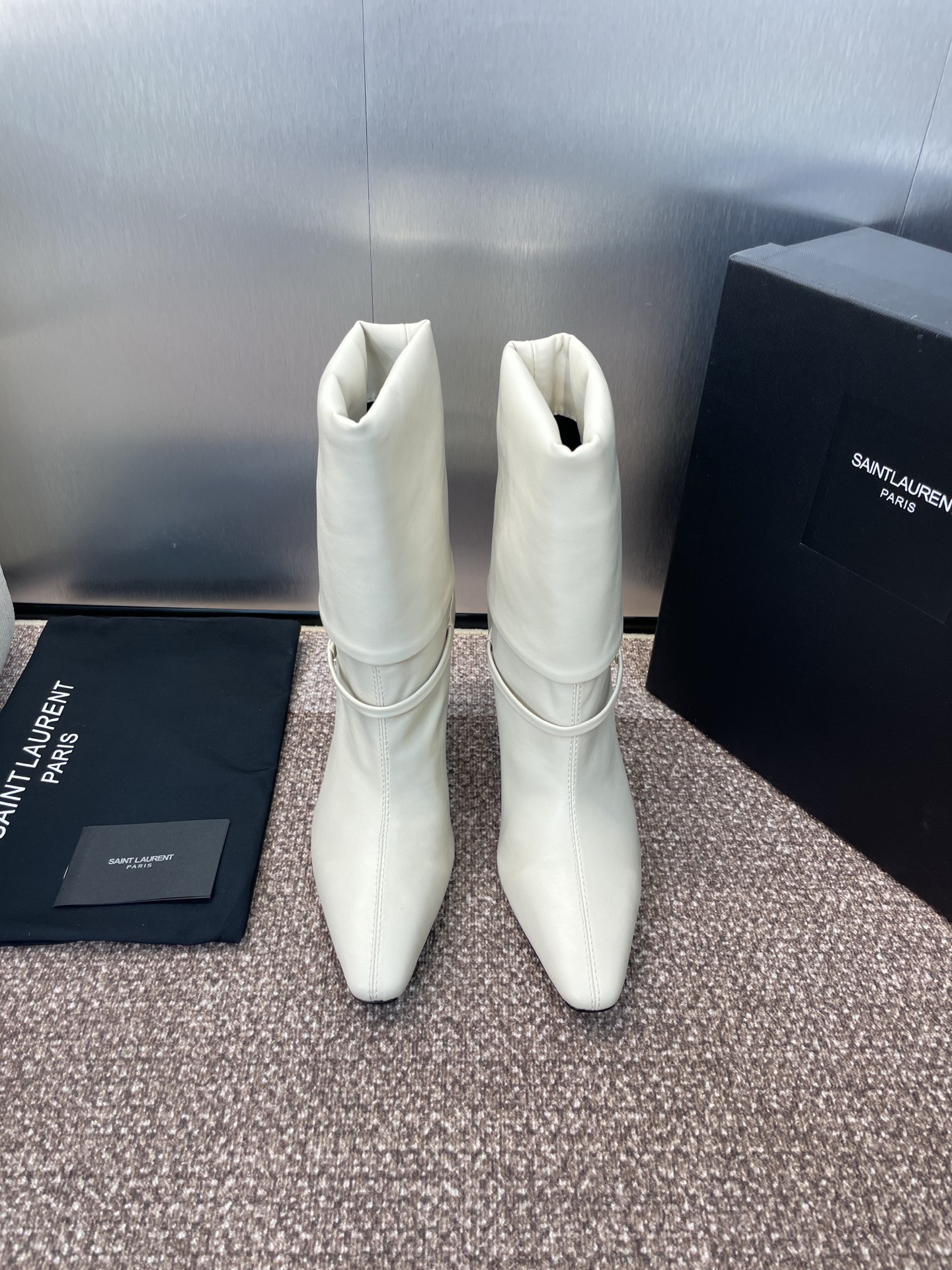 NO:442854,Saint Laurent 2025 autumn and winter new Martin women's boots YSL letter logo hardware buckle pointed toe high heel aura motorcycle rider short boots Material: upper imported cowhide / imported sheep skin + imported mixed-bred sheep skin lining + Italian cowhide sole heel height 9.5cm size35-41 (40.41 custom-made without return), boots, saint laurent, saint laurent, saint laurent, saint laurent, boots, cowhide, sheepskin, sheep19860909Saint Laurent 圣罗兰 2025秋冬新款马丁女靴 YSL字母logo五金扣尖头高跟气场机车骑士短靴 材质:鞋面进口牛皮/进口羊猄皮+进口混种羊皮内里+意大利牛皮大底 跟高9.5cm size35-41（40.41定制不退换）,靴子,saint laurent,saint laurent,saint laurent,boots,cowhide,sheepskin,sheep,Women's Shoes