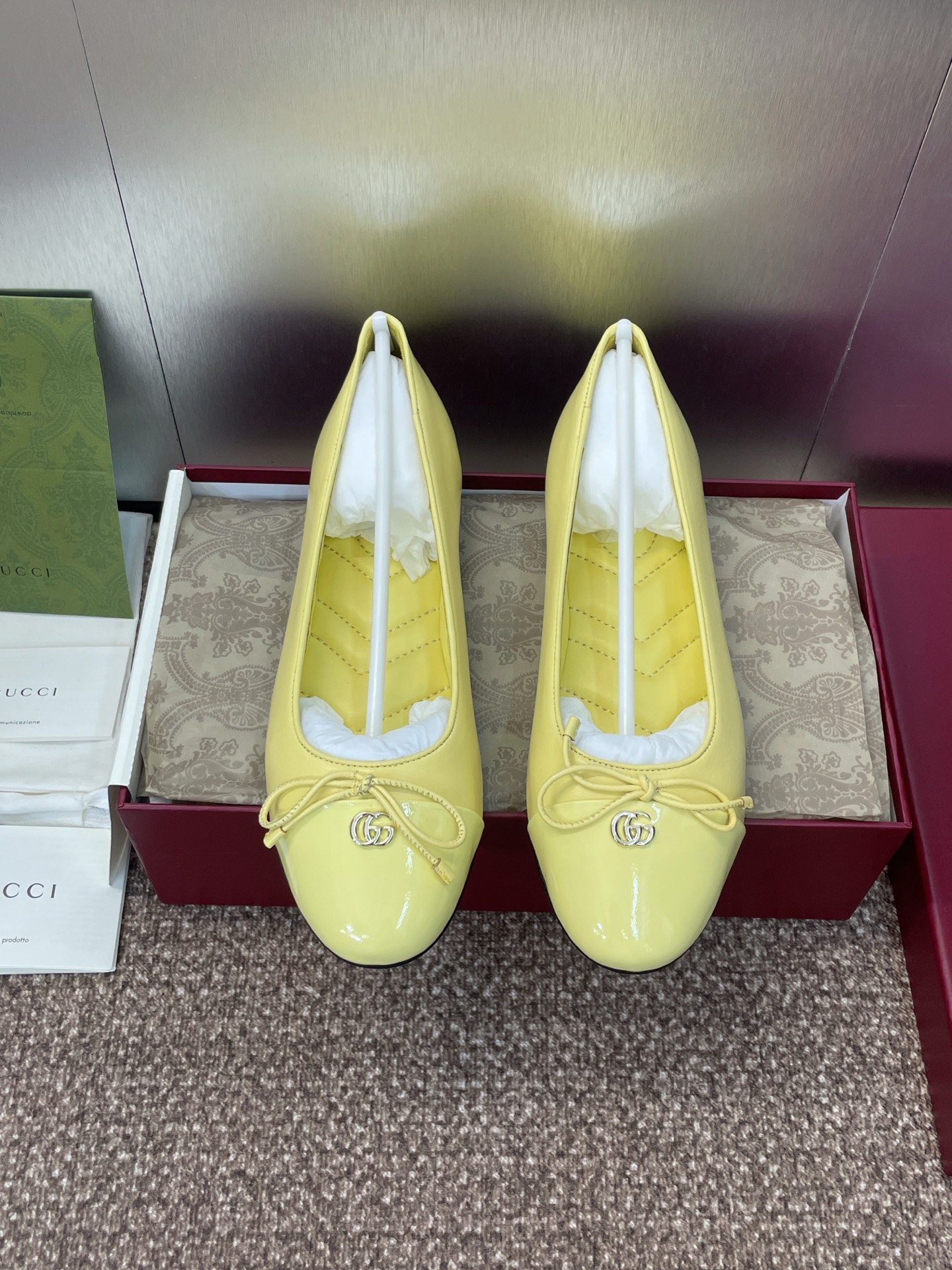 NO:446829,Gucci 2025 spring and summer new jelly color bow ballerina shoes G-home letter logo hardware buckle flat shoes Fabric: original customized imported mixed-bred sheepskin/sheep patent leather + water dyed sheepskin lining + Italian genuine leather sole Size: 35-40 (40 custom made without return or exchange), ballet shoes, gucci, gucci, gucci, sheepskin, Leather soles19860909Gucci 古驰2025春夏新款果冻色蝴蝶结芭蕾舞女鞋 G家字母logo五金扣平底单鞋 面料:原版定制进口混种羊皮/羊漆皮+水染羊皮内里+意大利真皮大底 Size : 35-40（40订做不退换）,芭蕾舞鞋,gucci,gucci,gucci,sheepskin,Leather soles,Women's Shoes