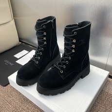 CELINE 秋冬新款系带机车女短靴 瑟琳字母压花logo厚底低跟圆头骑士登山靴材质:鞋面定制进口小牛皮 CELINE 秋冬新款系带机车女短靴 瑟琳字母压花logo厚底低跟圆头骑士登山靴材质:鞋面定制进口小牛皮