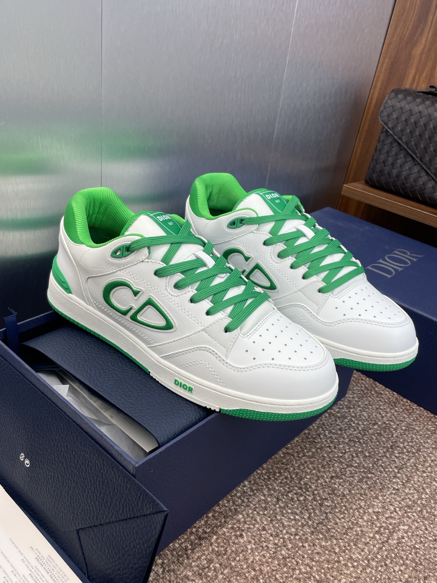 NO:445714,(Male size only) Dior 2025 Spring and Summer latest couple casual shoes Dior OBLIQUE B57 CD iconic letter logo round toe low-top lace-up skateboard shoes Celebrity same style flat-soled presbyop color-blocking sneakers Original development Top purchasing quality Material: Original custom top calfskin/environmental canvas electric embroidery fabric + original mold opening Tpu outsole + imported breathable mesh fabric inner Size Men's size 39-46 (46. Customized without return or replacement), casual shoes/sports, dior, dior, sneakers, cowhide19860909（仅男码） 迪奥 2025春夏最新情侣款休闲鞋 Dior OBLIQUE B57 CD标志性字母logo圆头低帮系带滑板鞋 明星同款平底老花拼色运动鞋 原版开发 顶级代购品质 材质:原版定制顶级小牛皮/环保帆布电绣面料+原版开模Tpu大底+进口透气网眼织物内里 Size 男码39-46（46.定制不退不换）,休闲鞋/运动鞋,dior,dior,sneakers,cowhide,Women's Shoes