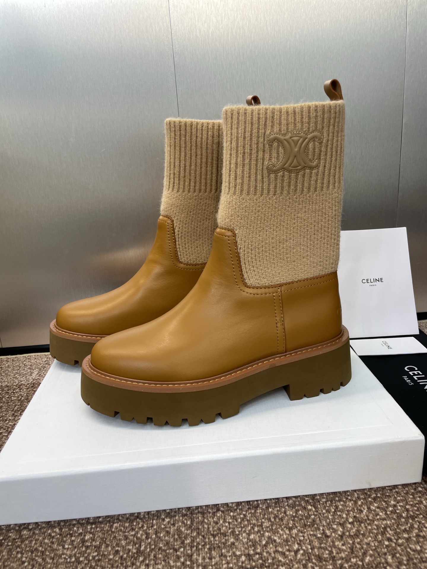 CELINE 秋冬新款毛线筒机车女短靴 瑟琳字母logo厚底低跟圆头骑士登山靴材质:鞋面定制进口小牛皮+