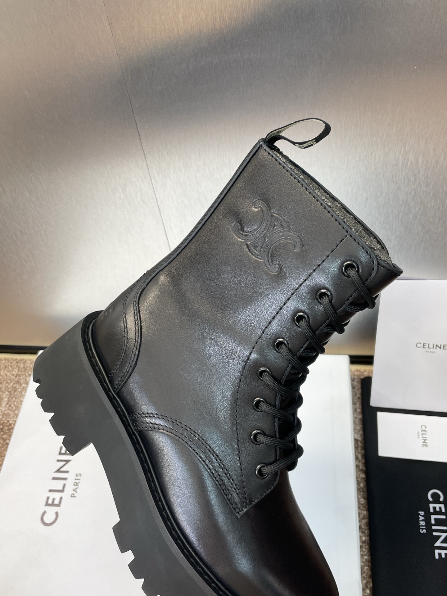 CELINE 秋冬新款系带机车女短靴 瑟琳字母logo厚底低跟圆头骑士登山靴材质:鞋面定制进口小牛皮+水