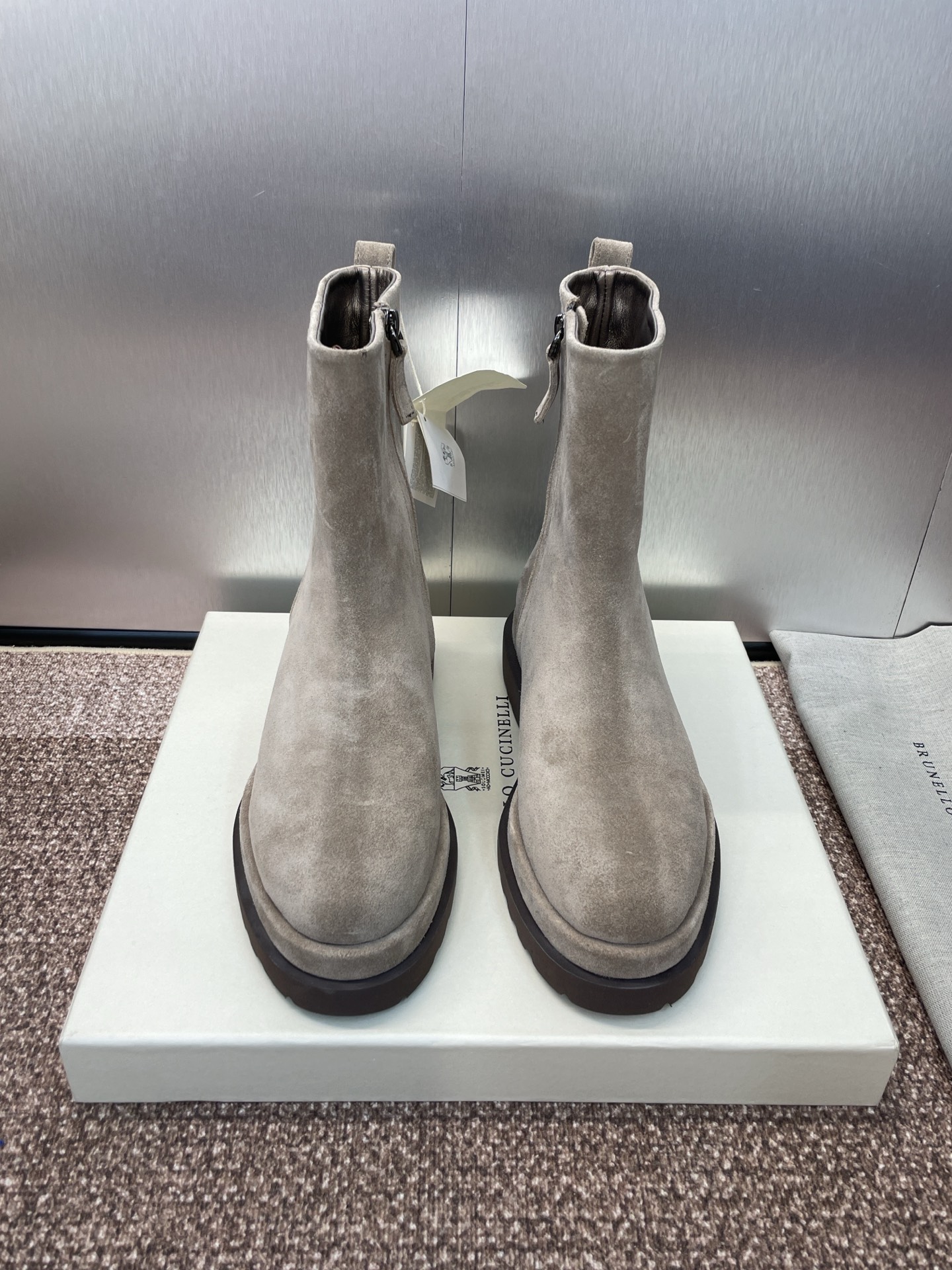 NO:446846,Brunello Cucineli 2025 autumn and winter new women's short boots BC thick sole low heel round toe side zipper motorcycle rider military boots Material upper imported sheep suede + water dyed sheepskin inner lining + original molded sole Heel height 3CM Size35-39 (40 41 42 custom made no return), boots, brunello cucinelli, boots, sheepskin, sheep, chamois leather19860909Brunello Cucineli 布鲁内诺库奇内利2025秋冬新款女短靴 BC 厚底低跟圆头侧拉链机车骑士军靴 材质鞋面进口羊猄麂皮+水染羊皮内里+原版开模大底 跟高3CM Size35-39 (40 41 42定做不退换）,靴子,brunello cucinelli,boots,sheepskin,sheep,chamois leather,Women's Shoes