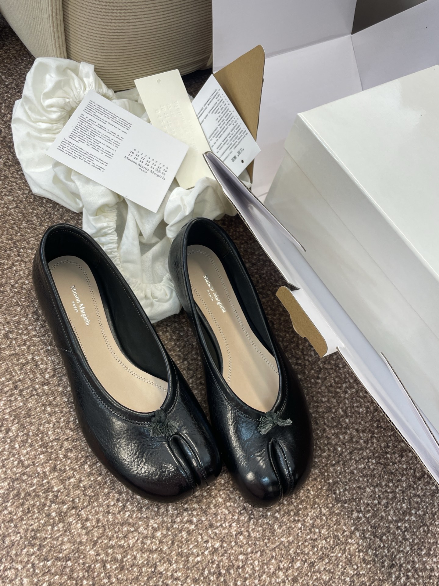 Fashion Substitutes: Maison Margiela Ballet Shoes with Waterwashing Tabi Sole - 图片 4