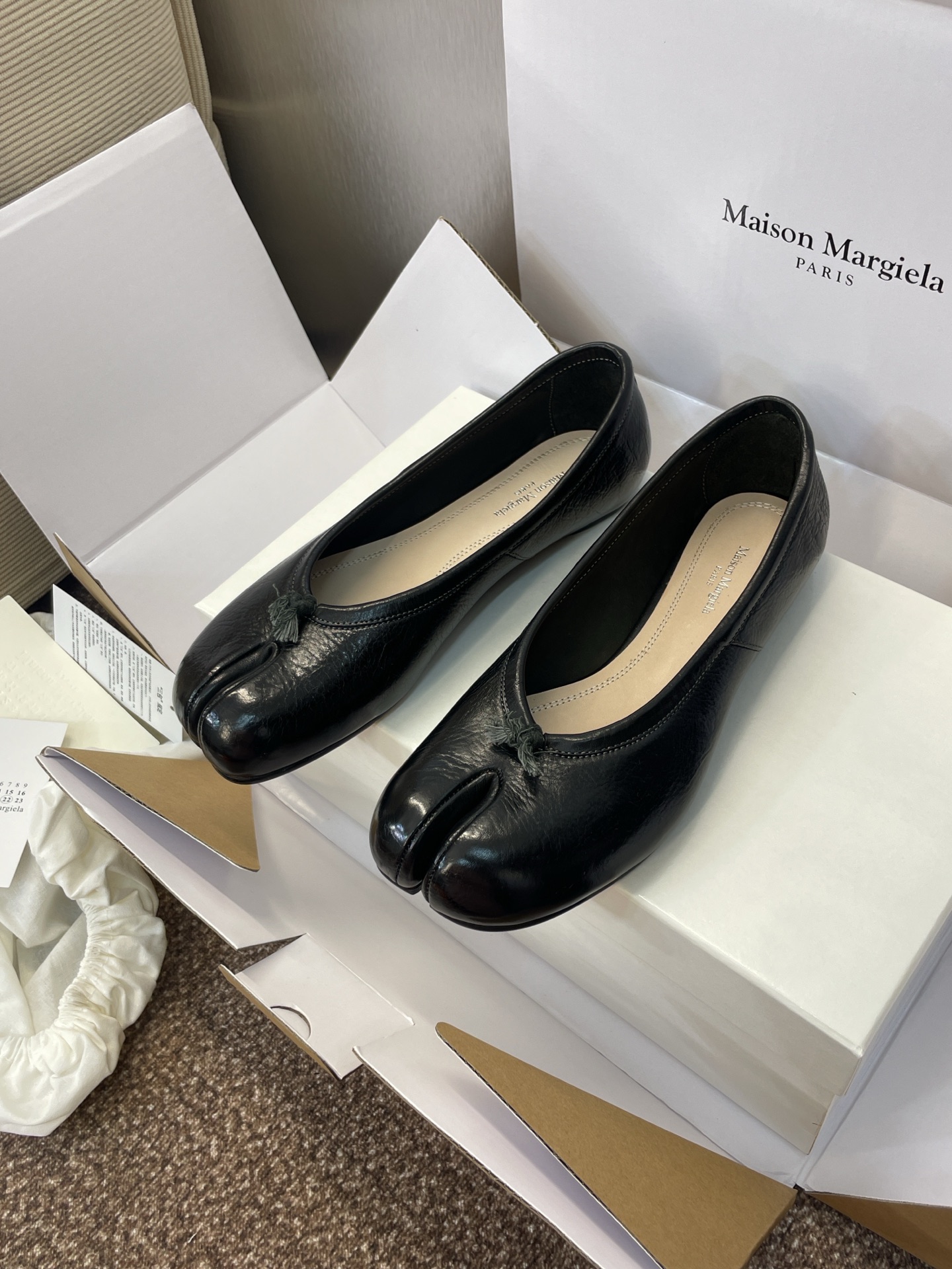 Fashion Substitutes: Maison Margiela Ballet Shoes with Waterwashing Tabi Sole - 图片 2