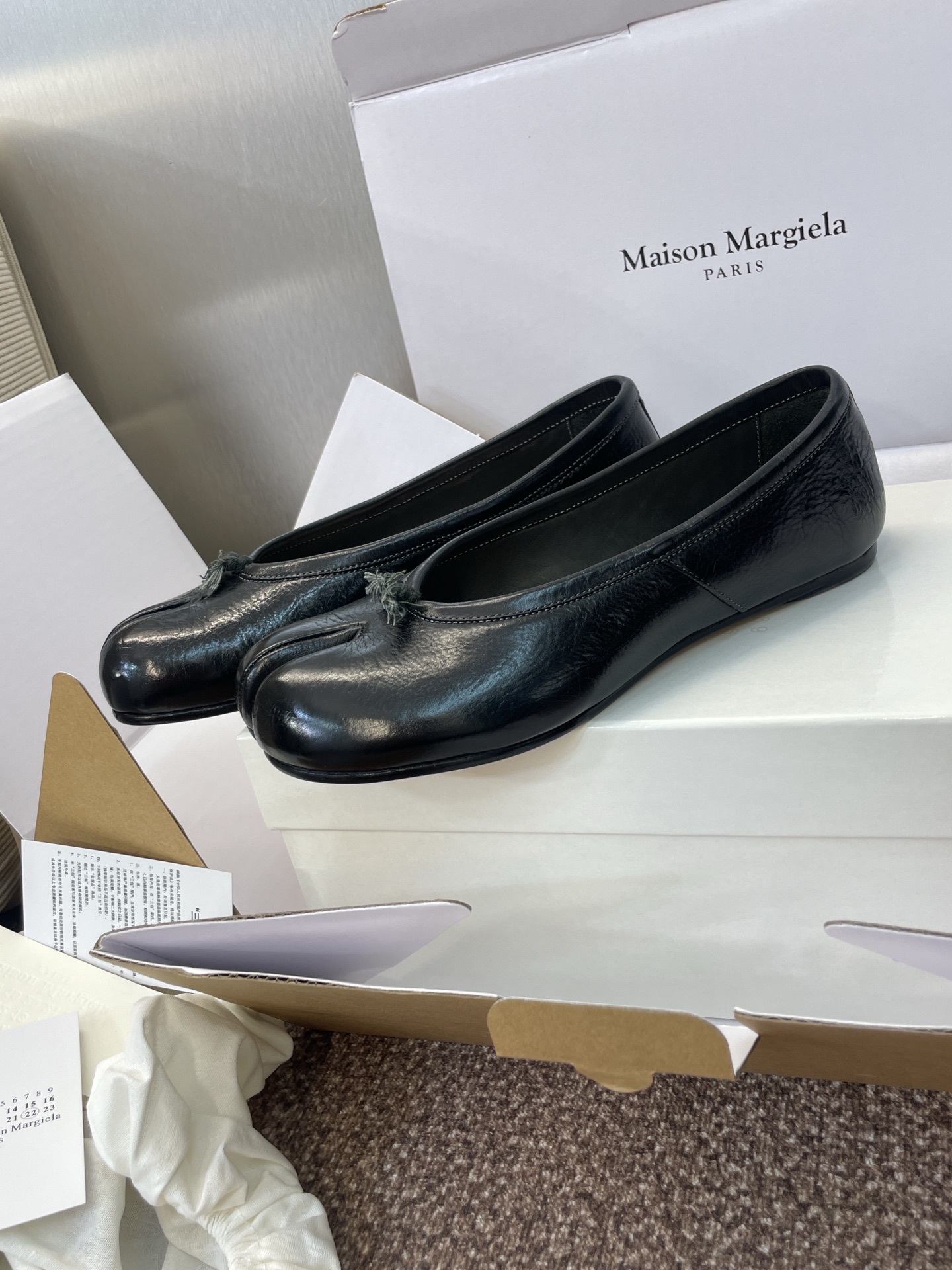 Fashion Substitutes: Maison Margiela Ballet Shoes with Waterwashing Tabi Sole - 图片 5