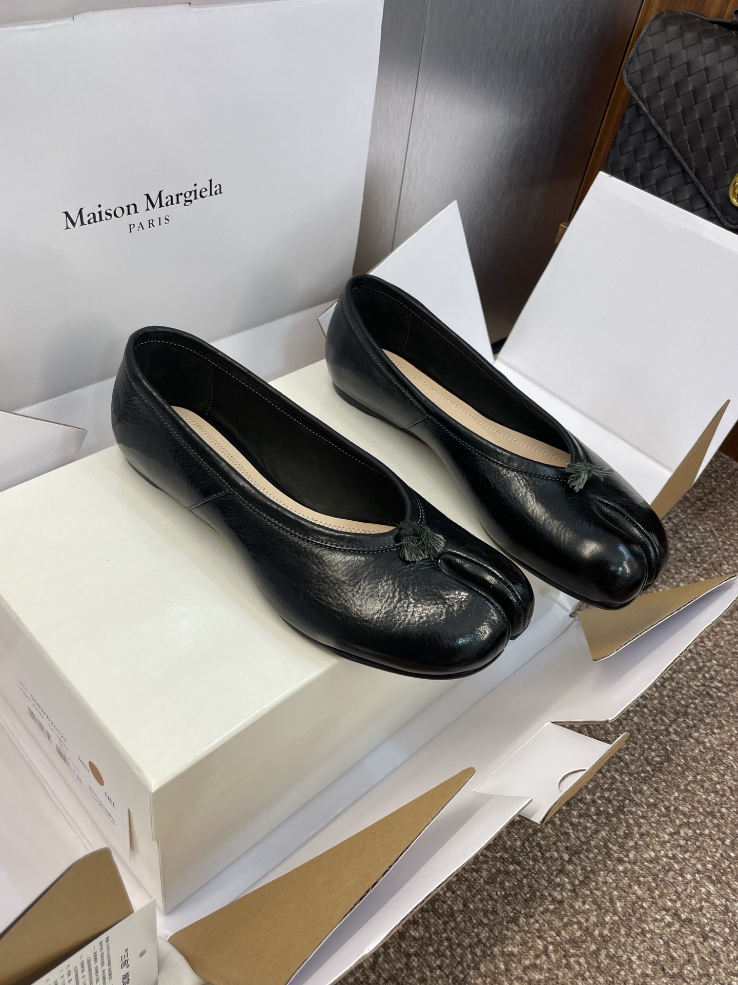 Fashion Substitutes: Maison Margiela Ballet Shoes with Waterwashing Tabi Sole - 图片 3